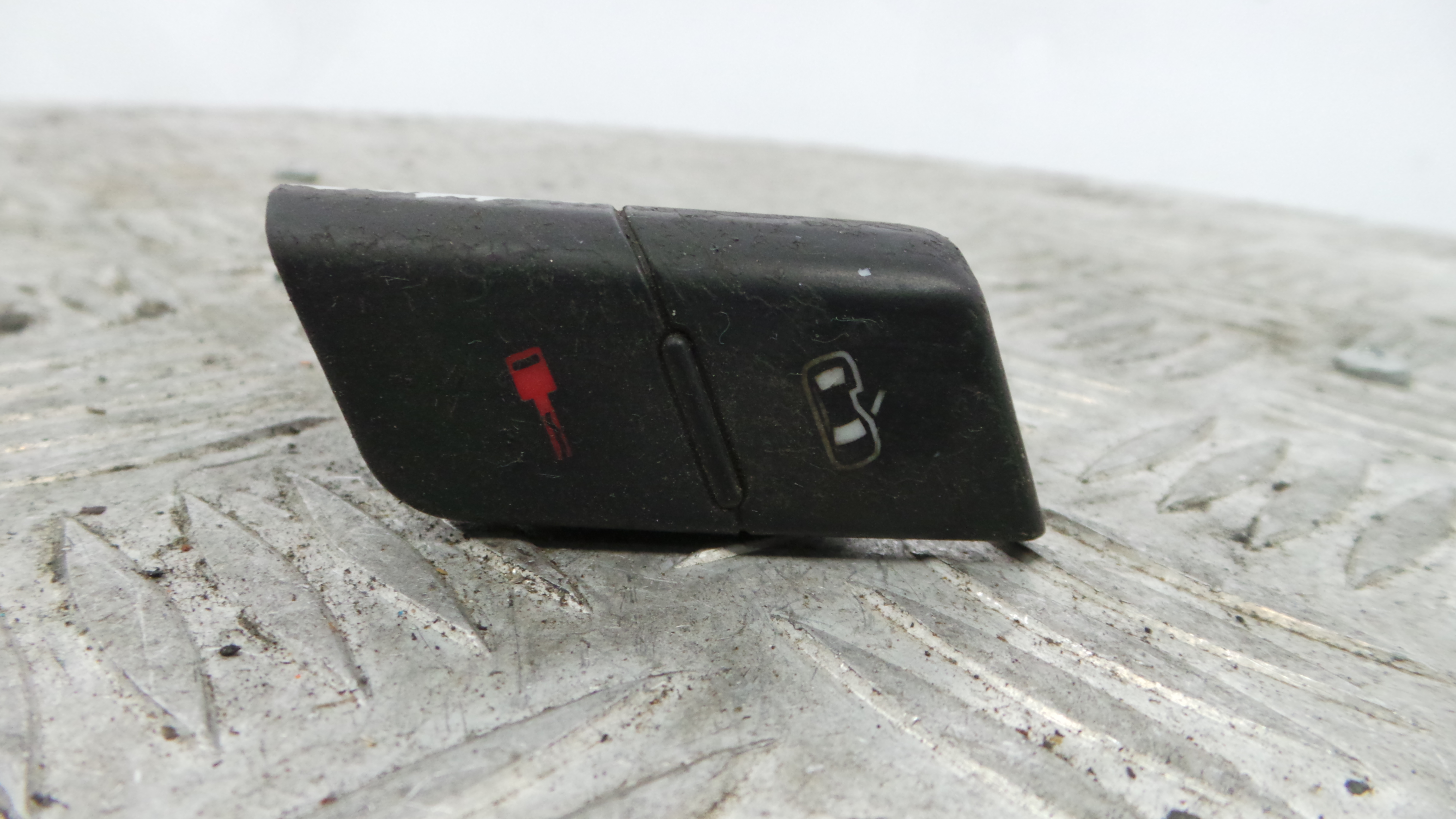 	Interruptor / Comando Fecho Central 8E1962107 - AUDI A4 B6 (8E2)-36405653