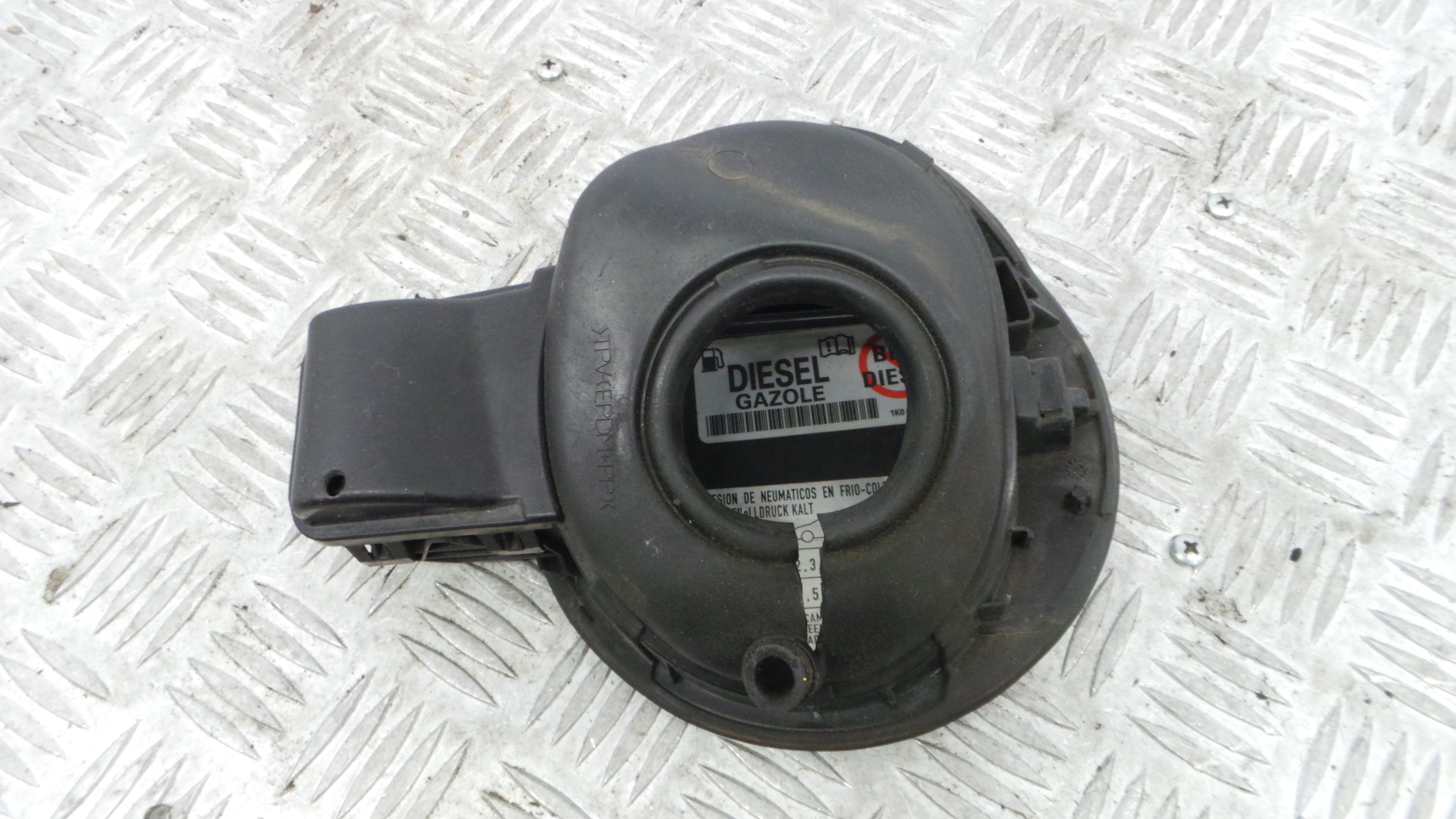 Tampão de Combustivel  6J3809905D - SEAT IBIZA IV (6J5, 6P1), IBIZA Mk IV (6J5, 6P1)-36405754