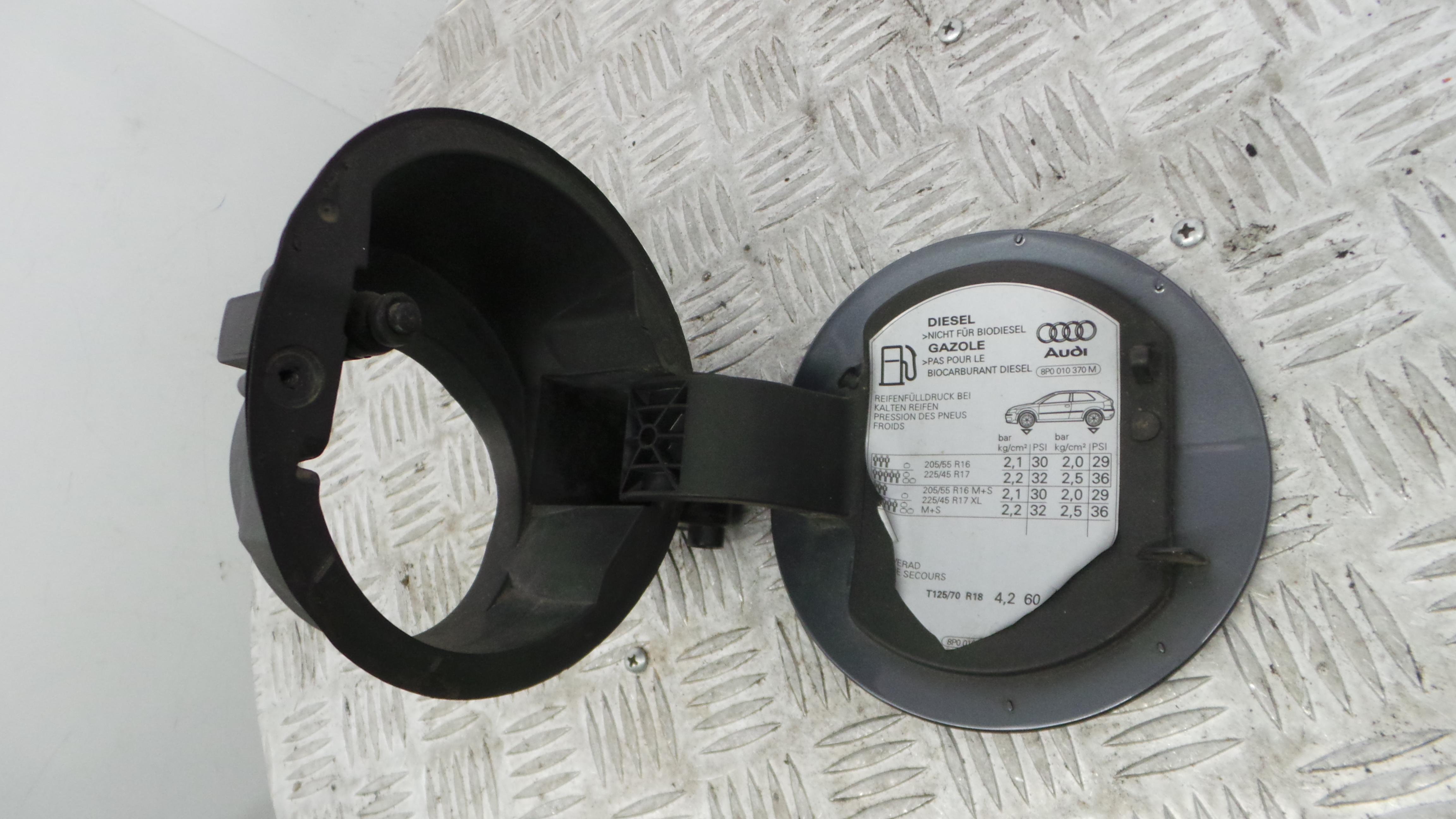 Tampão de Combustivel  8P0809907C - AUDI A3 (8P1)-36405915