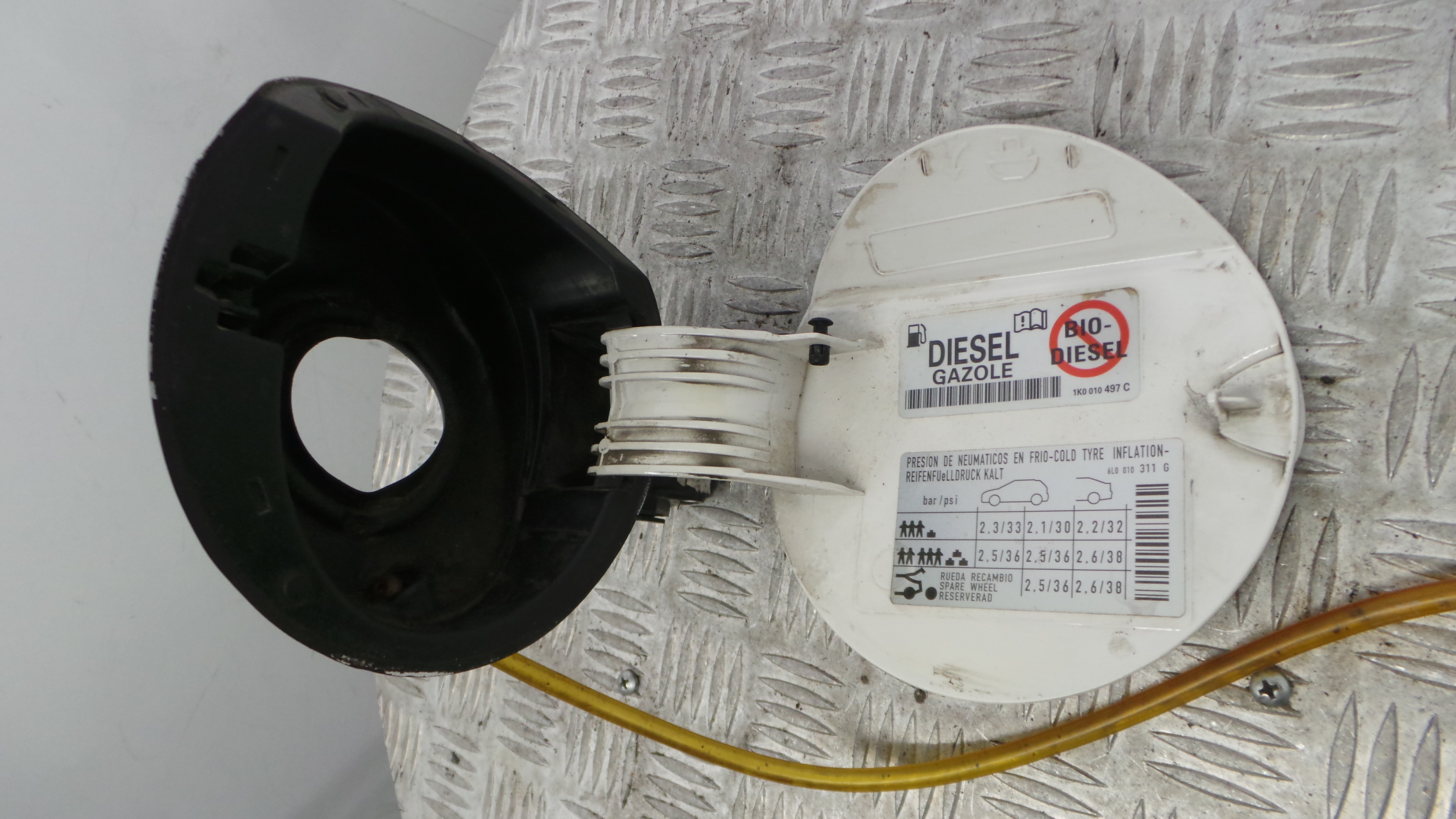 Tampão de Combustivel  6J3809905D - SEAT IBIZA IV (6J5, 6P1), IBIZA Mk IV (6J5, 6P1)-36405958