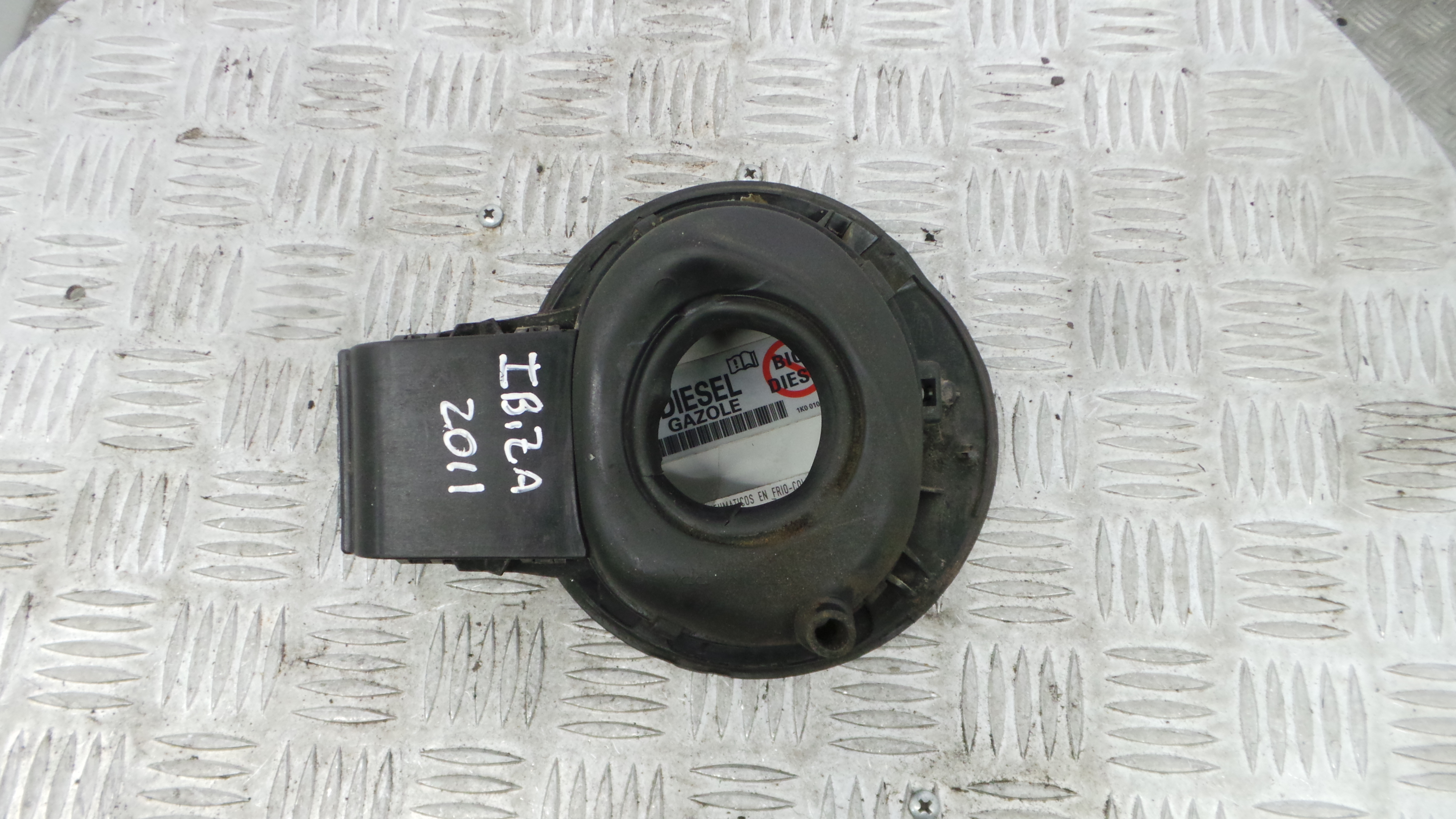 Tampão de Combustivel 6J4809905 - SEAT IBIZA IV (6J5, 6P1), IBIZA Mk IV (6J5, 6P1)-36405996