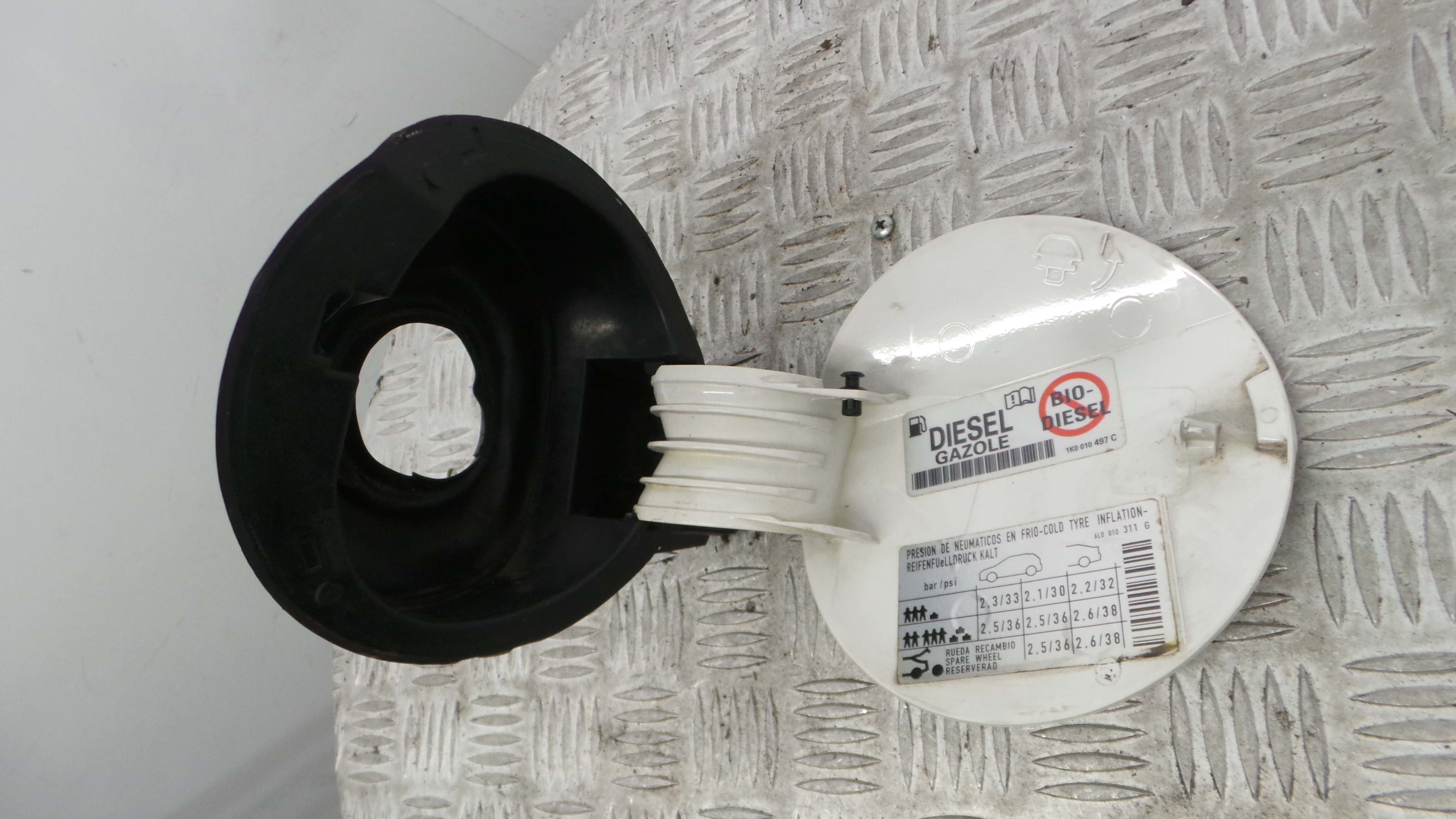 Tampão de Combustivel 6J4809905 - SEAT IBIZA IV (6J5, 6P1), IBIZA Mk IV (6J5, 6P1)-36405996