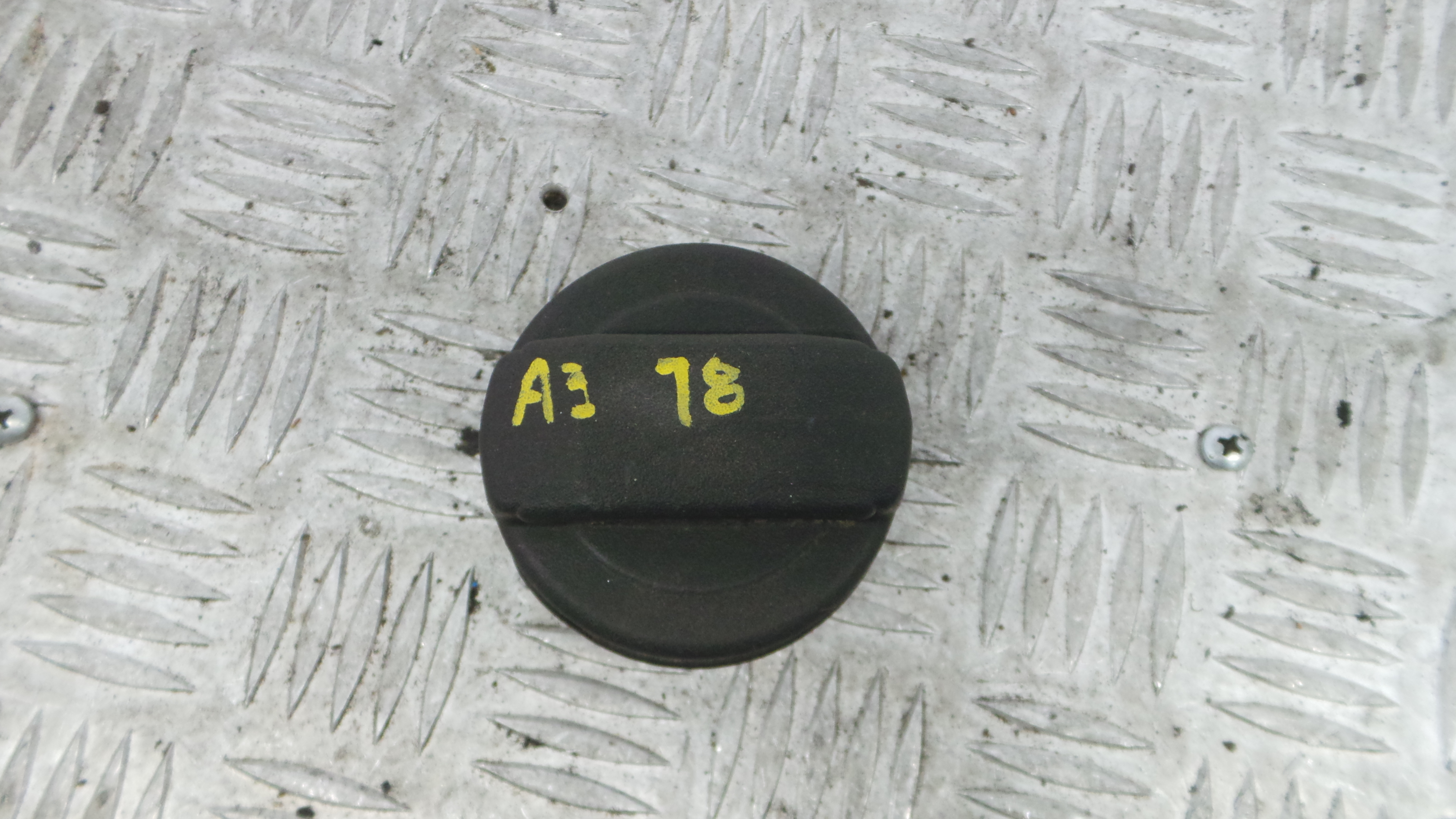 Tampão de Combustivel  1H0201553B - AUDI A3 (8L1)-36406626