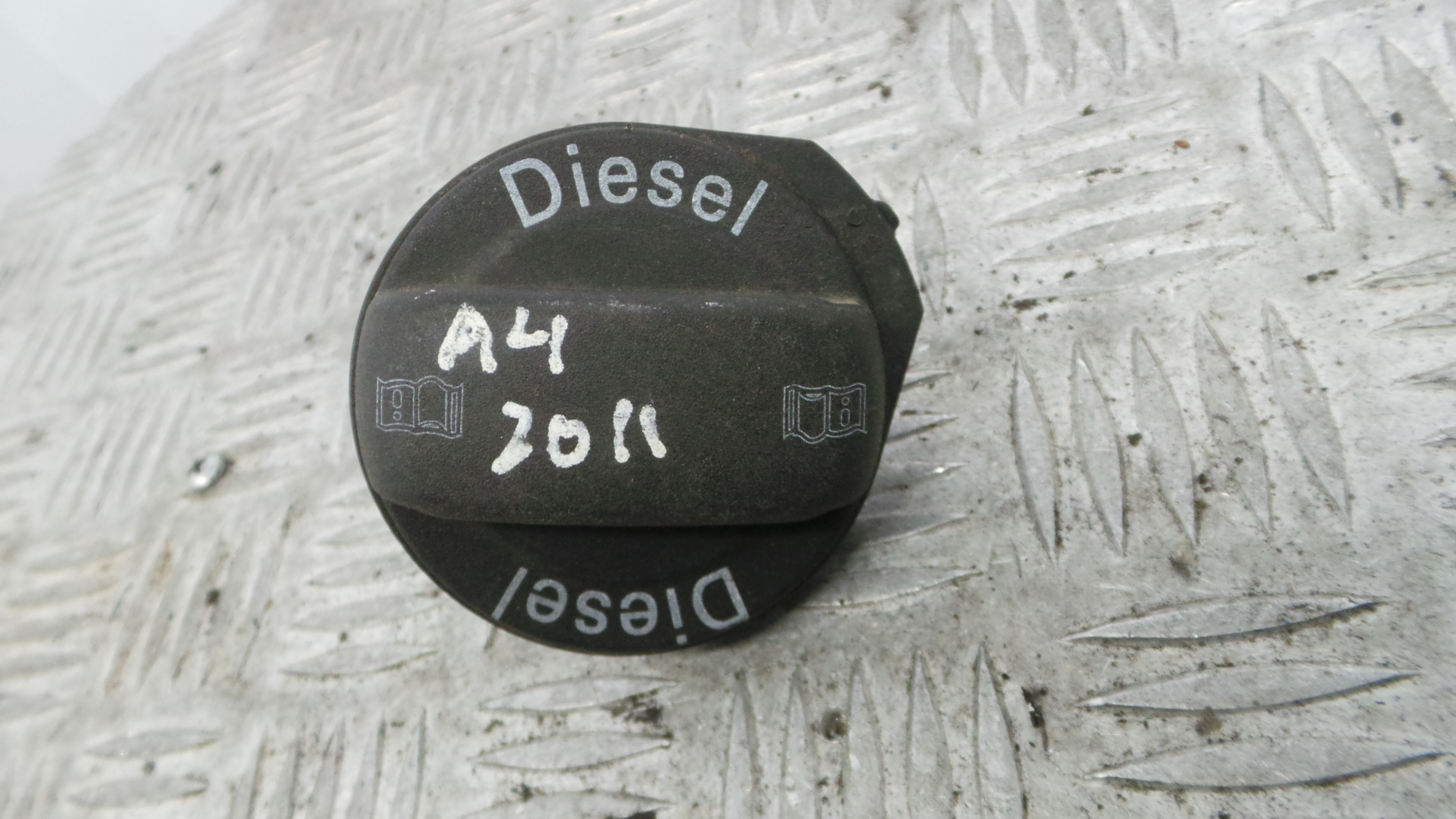 Tampão de Combustivel 3C0201553K - AUDI A4 B8 (8K2)-36406654 Tampão de Combustivel 3C0201553K - AUDI A4 B8 (8K2)-36406654