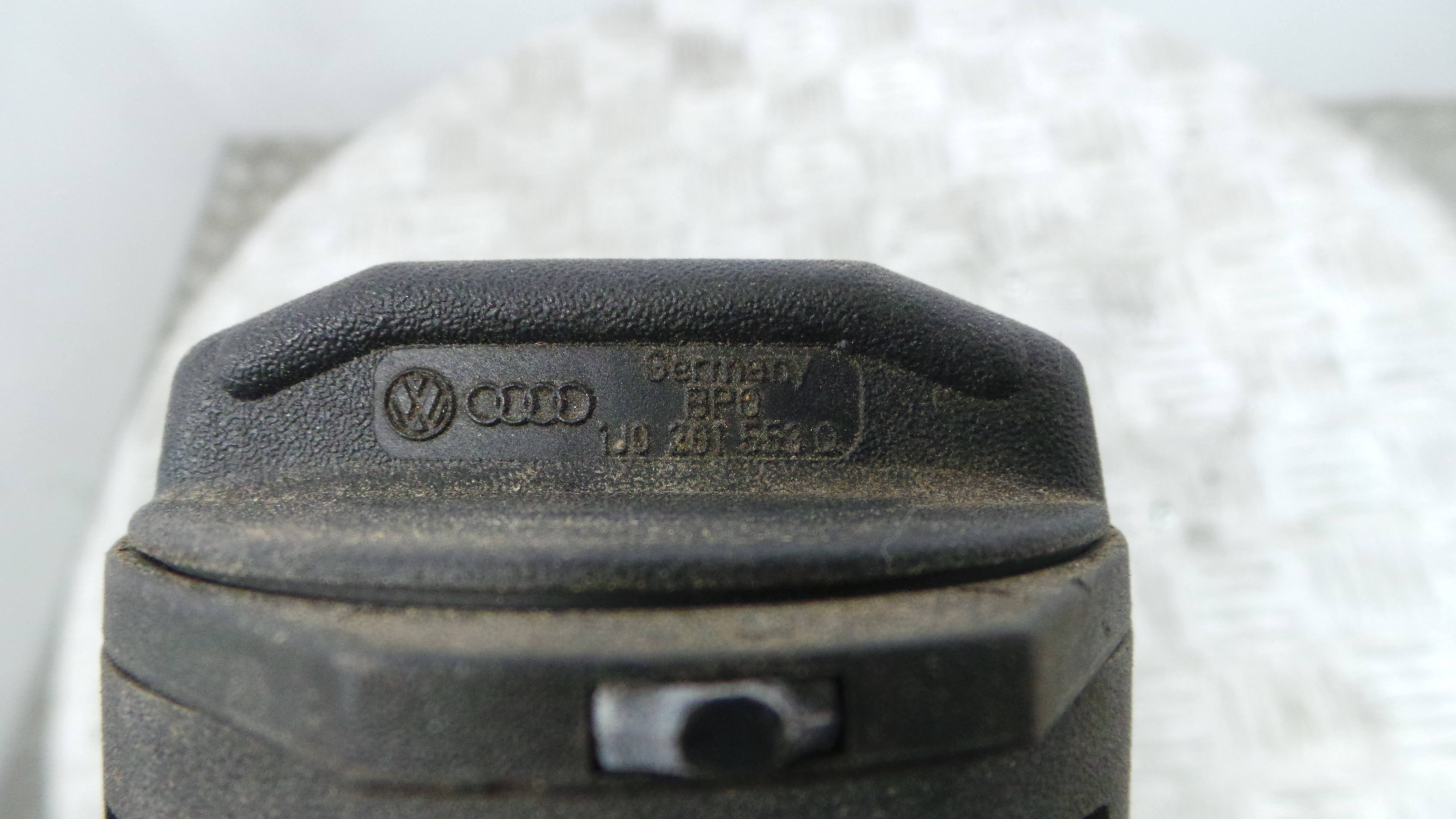 Tampão de Combustivel  1J0201553Q - AUDI A3 (8L1)-36406801