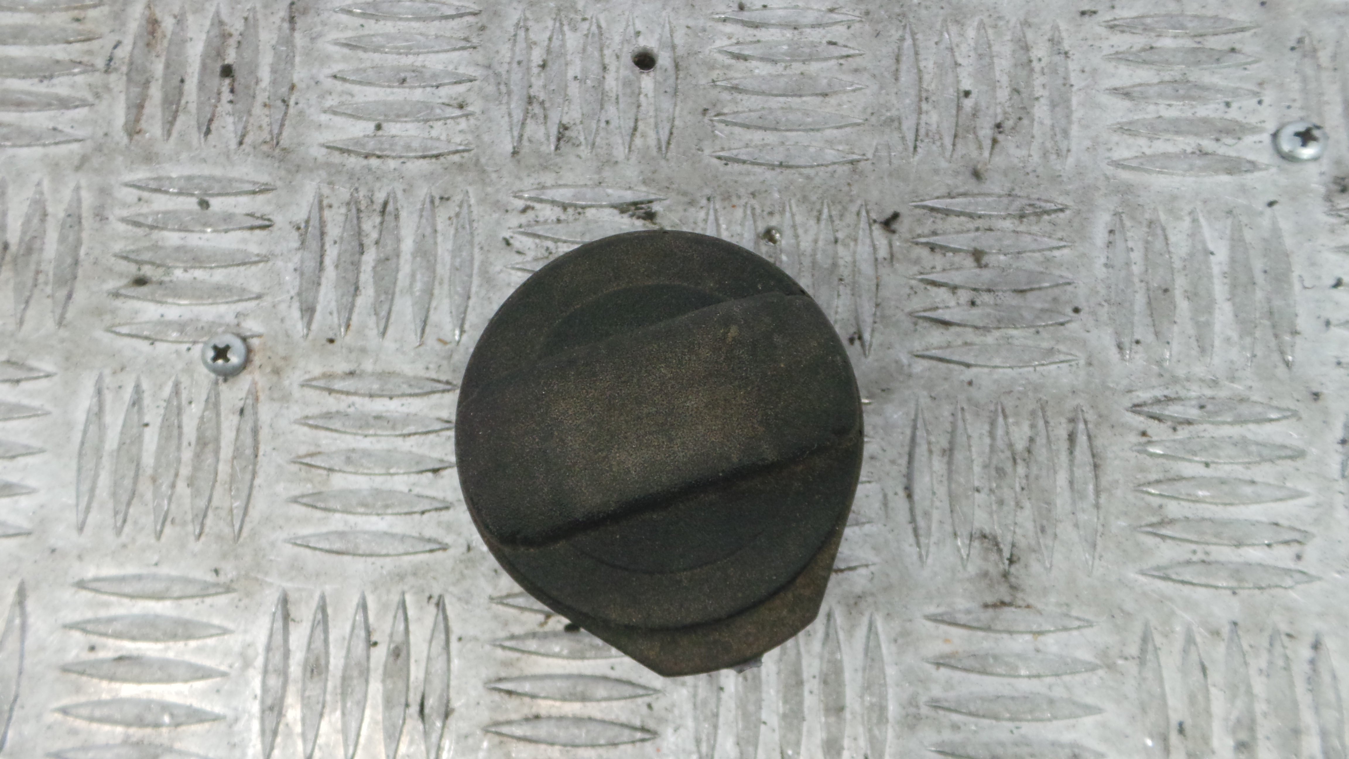 Tampão de Combustivel  1J0201553T - VW TRANSPORTER Mk V Caixa (7HA, 7HH, 7EA, 7EH), TRANSPORTER T5 -36406805