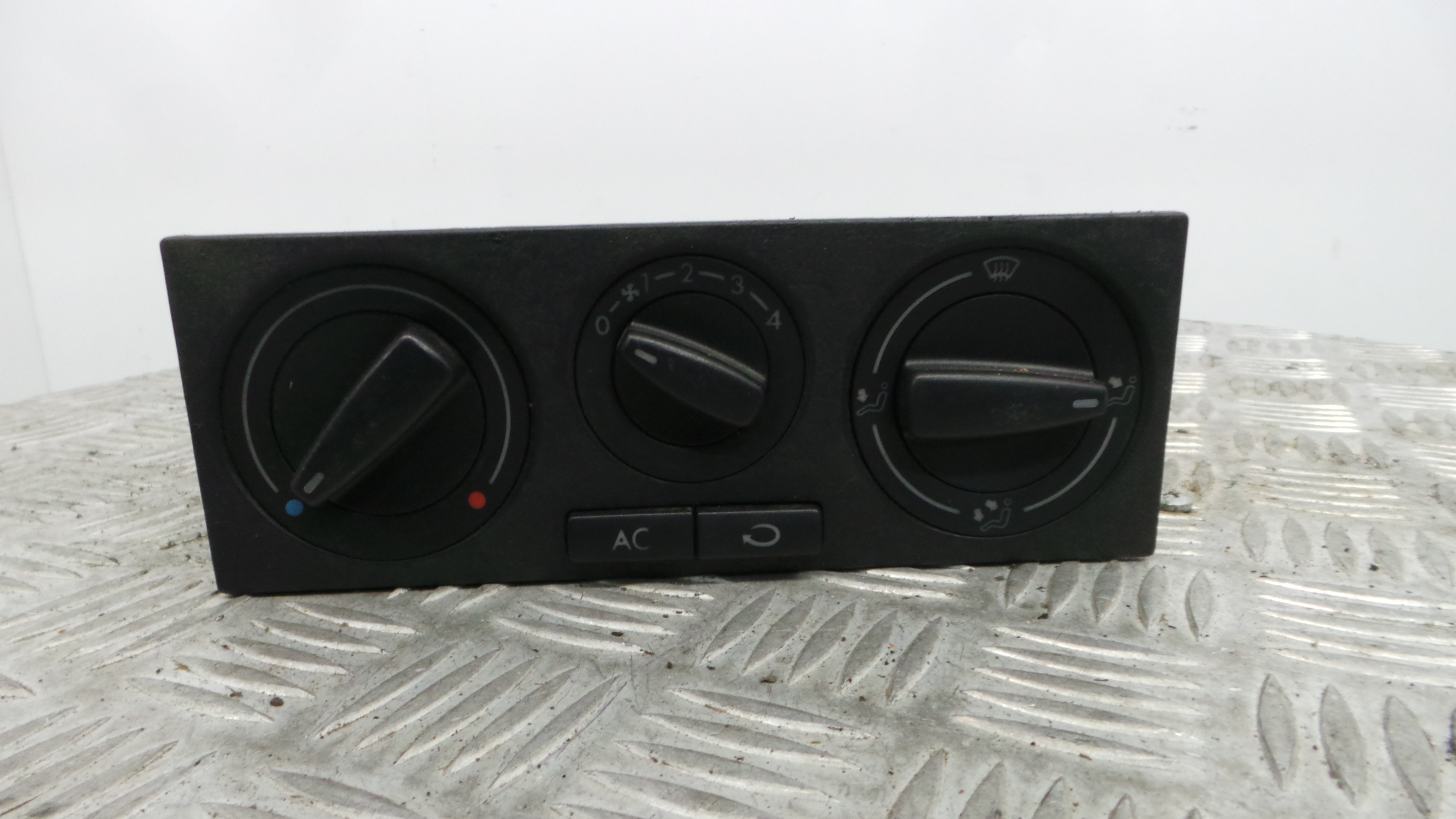 Comando da Sofagem / Climatronic 1J0320045F - VW GOLF IV (1J1), GOLF Mk IV (1J1)-36407190