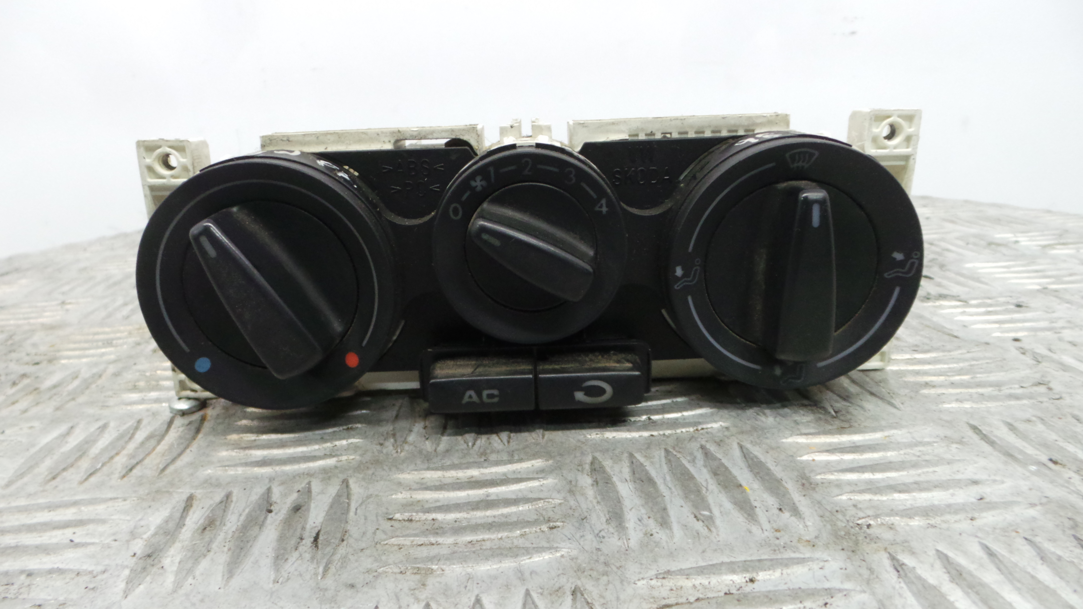 Comando da Sofagem / Climatronic 1J0820045G - VW PASSAT B5 (3B2)-36407231 Comando da Sofagem / Climatronic 1J0820045G - VW PASSAT B5 (3B2)-36407231