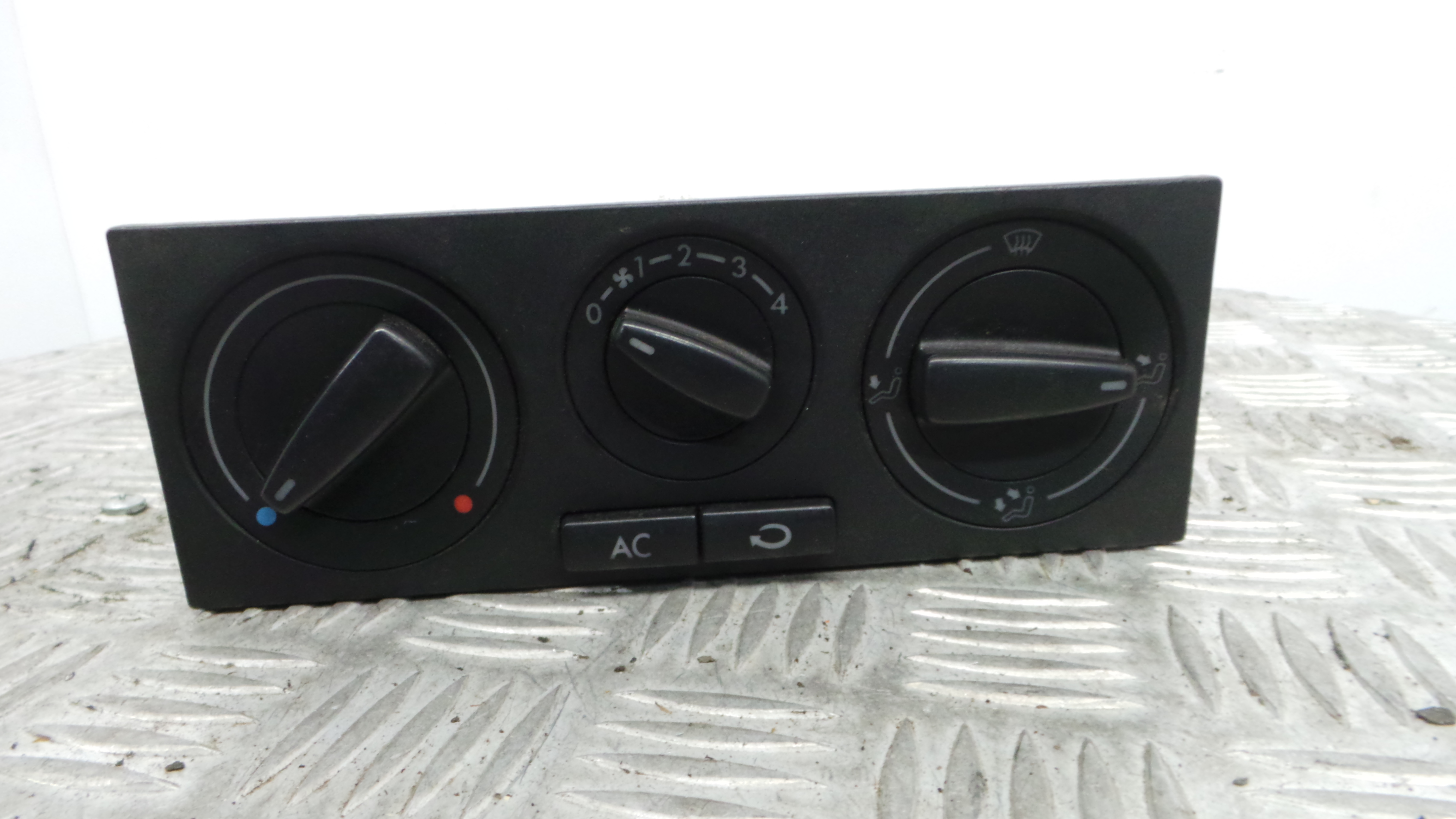 Comando da Sofagem / Climatronic 1J0820045F - VW GOLF IV (1J1), GOLF Mk IV (1J1)-36407248