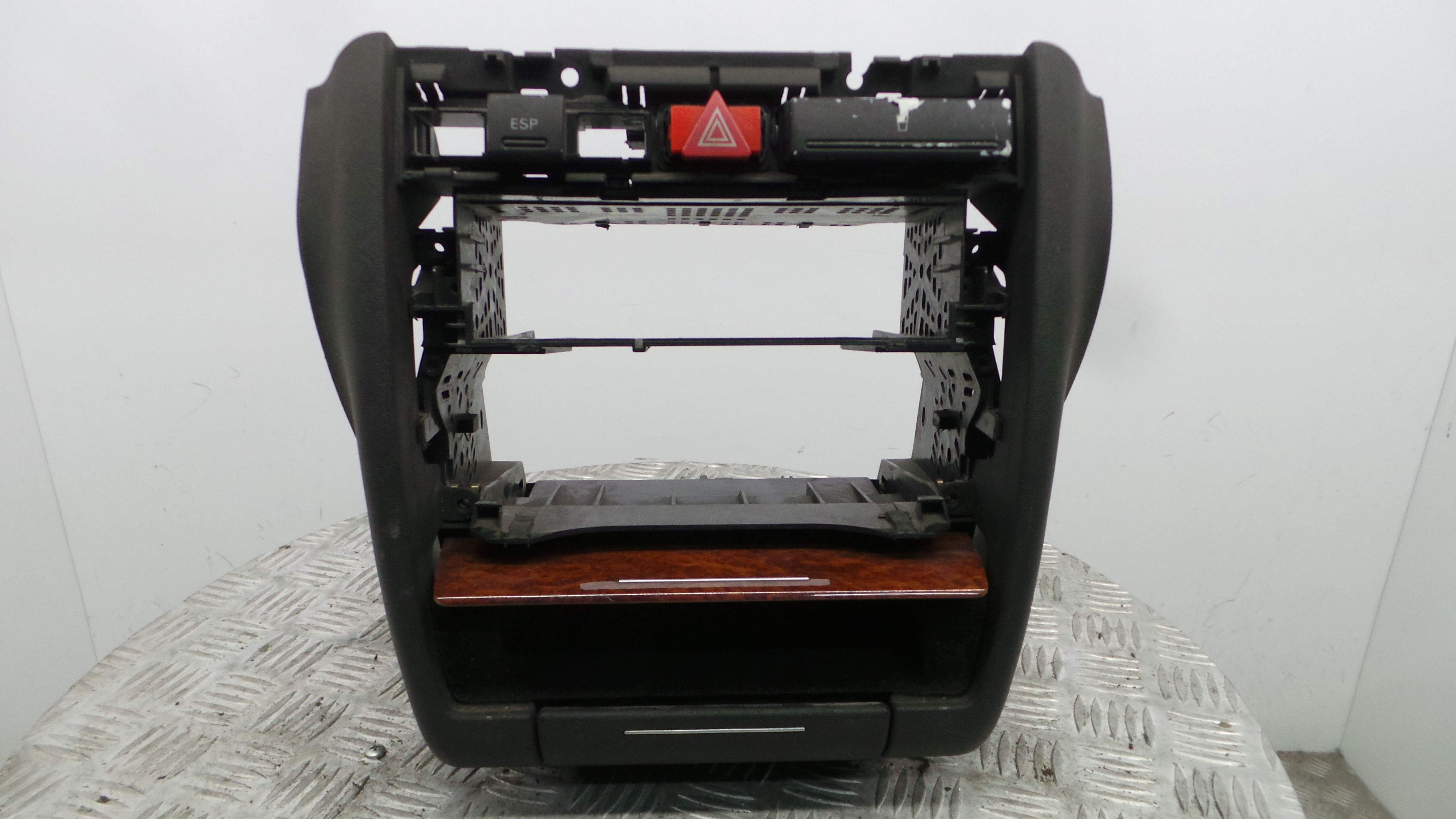 Consola central Tablier 8L0863243K - AUDI A3 (8L1)-36410224