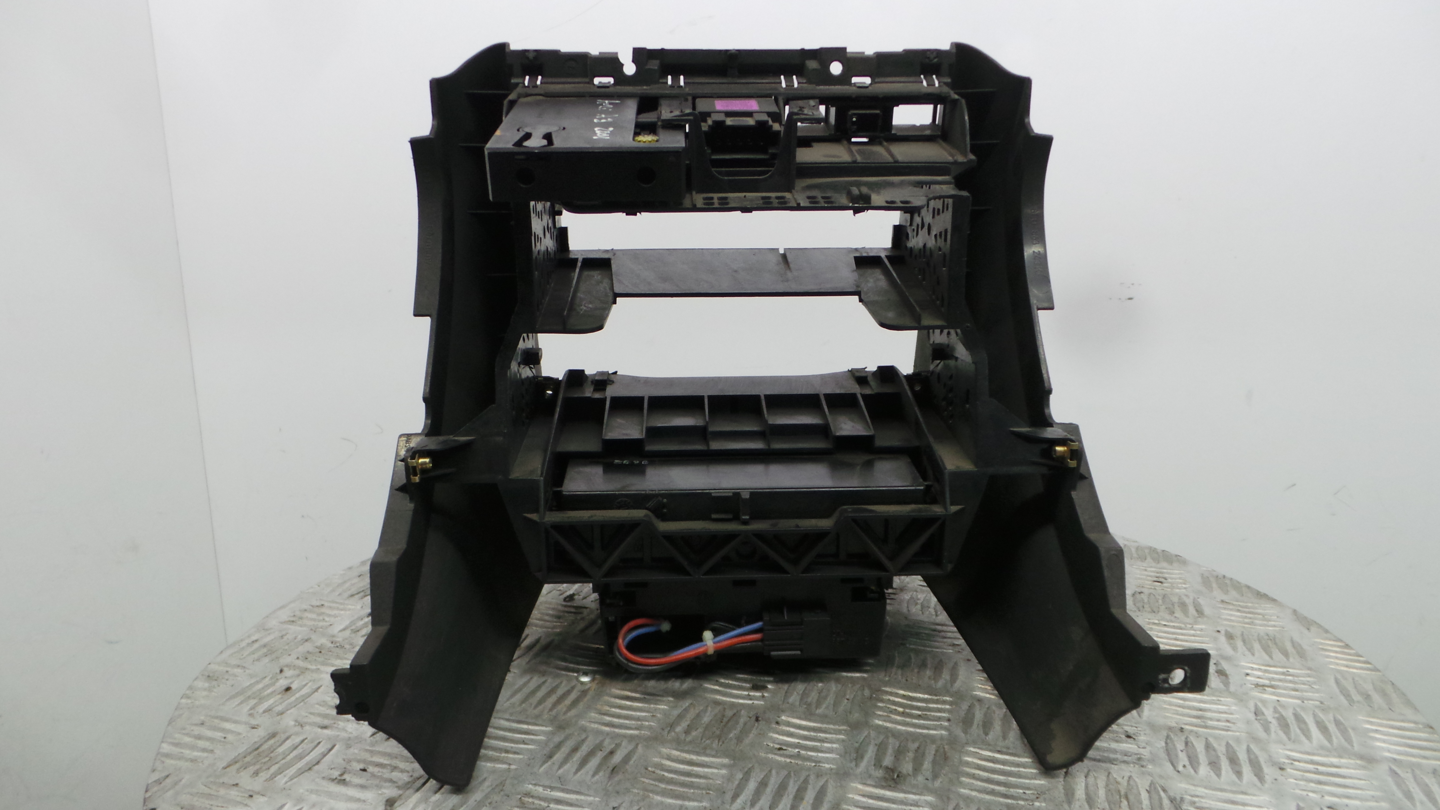 Consola central Tablier 8L0863243K - AUDI A3 (8L1)-36410224