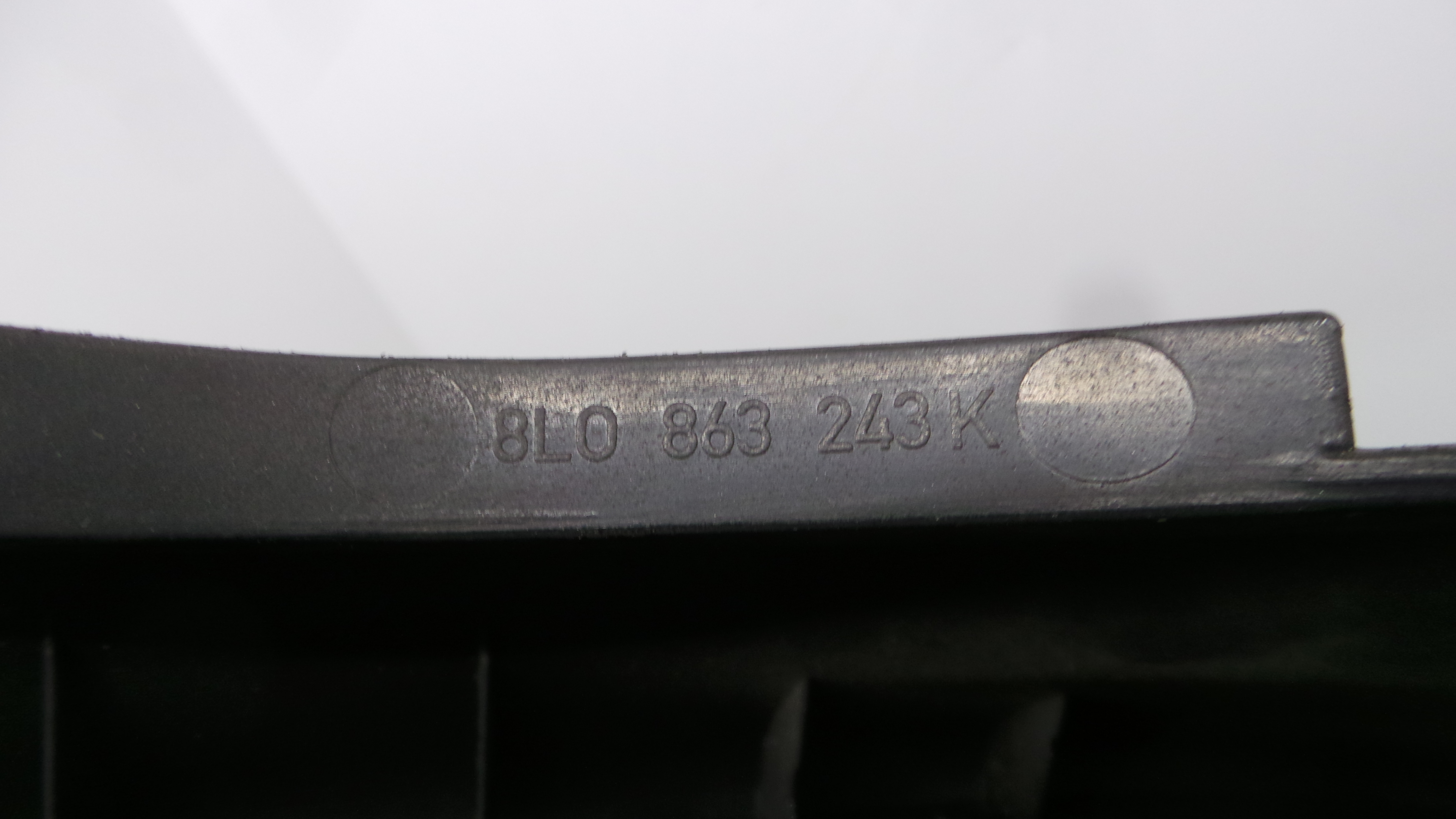 Consola central Tablier 8L0863243K - AUDI A3 (8L1)-36410224