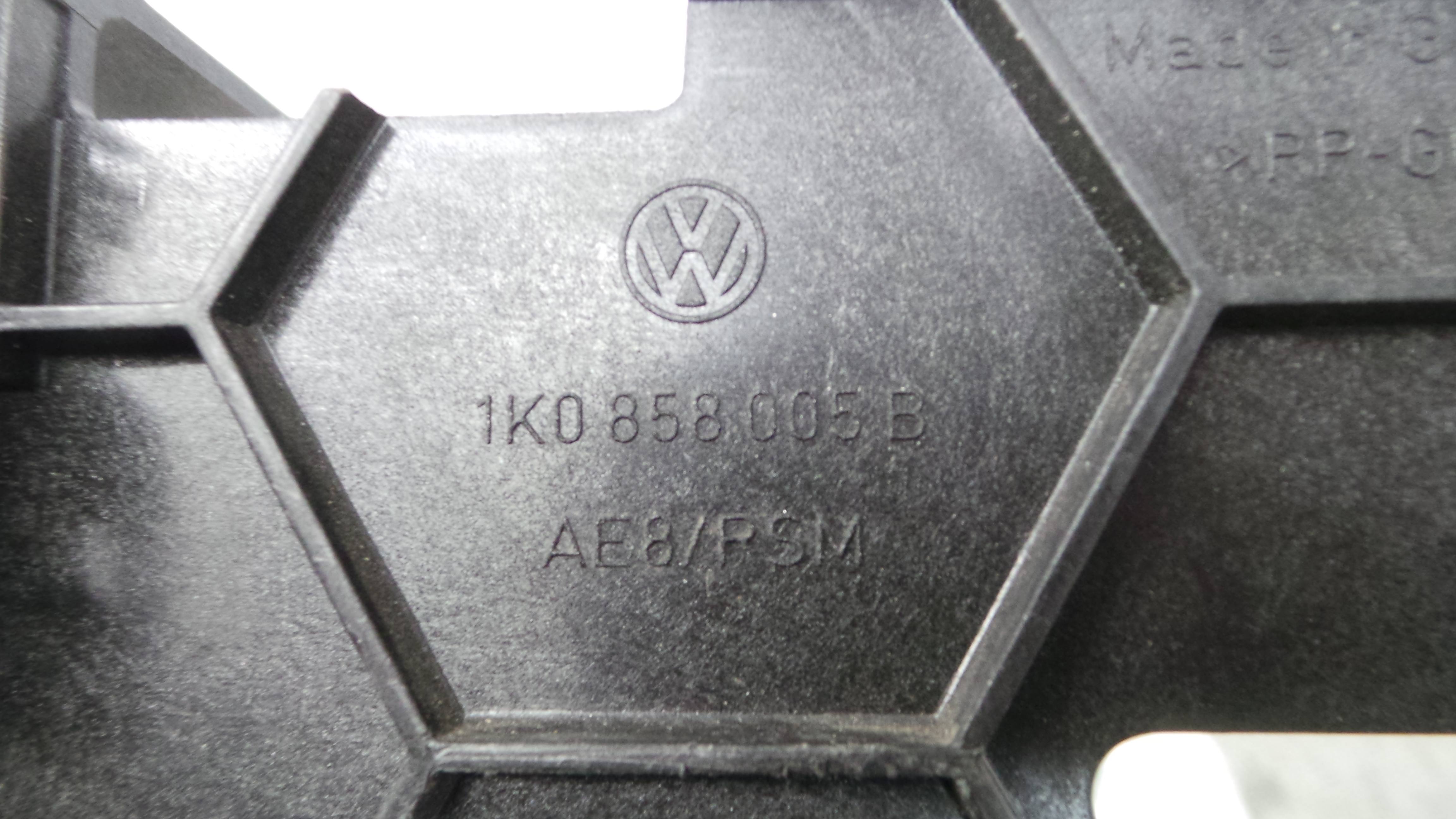 Consola central Tablier  1K0858005B - VW GOLF V (1K1)-36410236