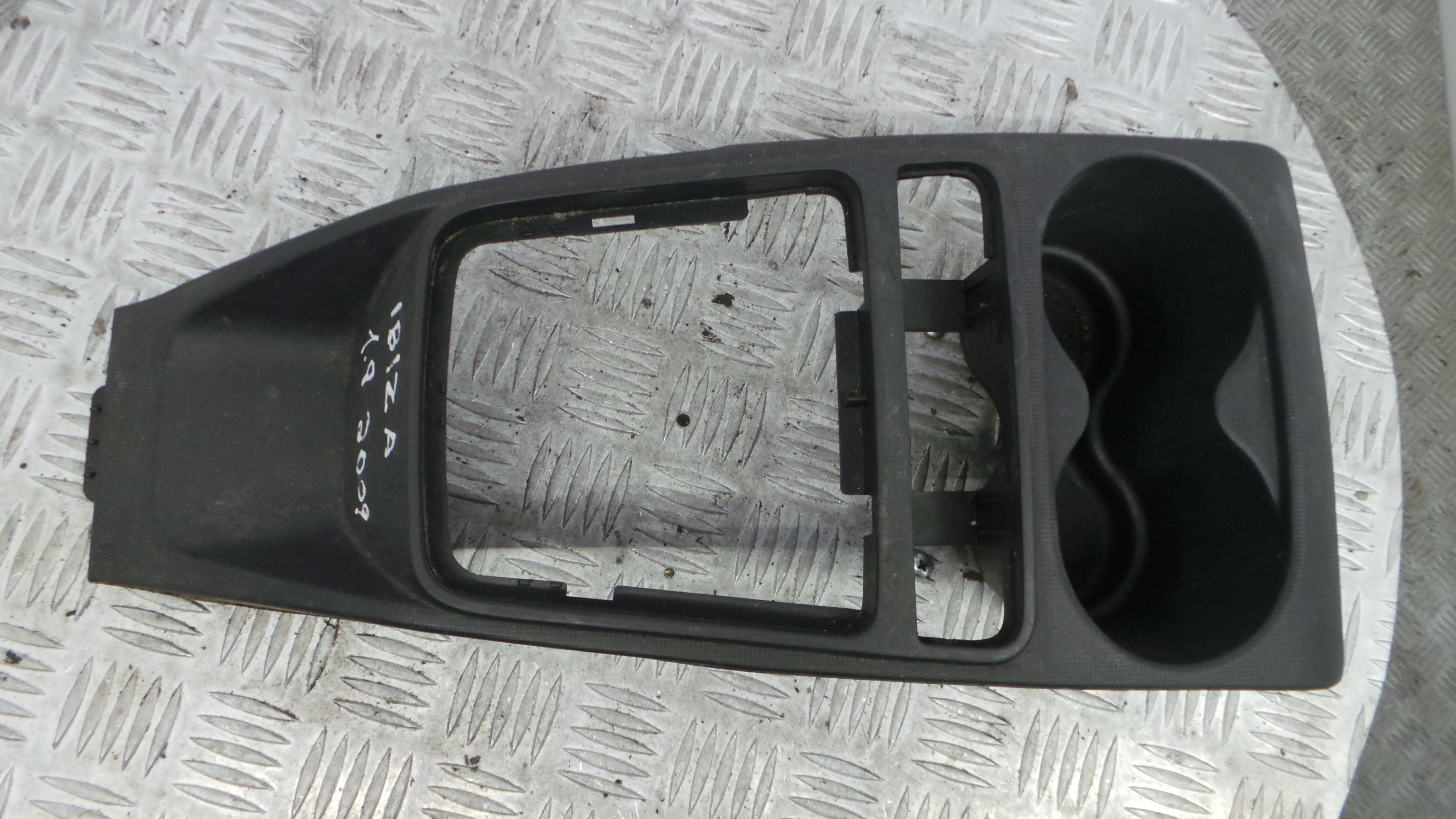 Consola central Tablier  6J0858331 - SEAT IBIZA IV (6J5, 6P1), IBIZA Mk IV (6J5, 6P1)-36410239