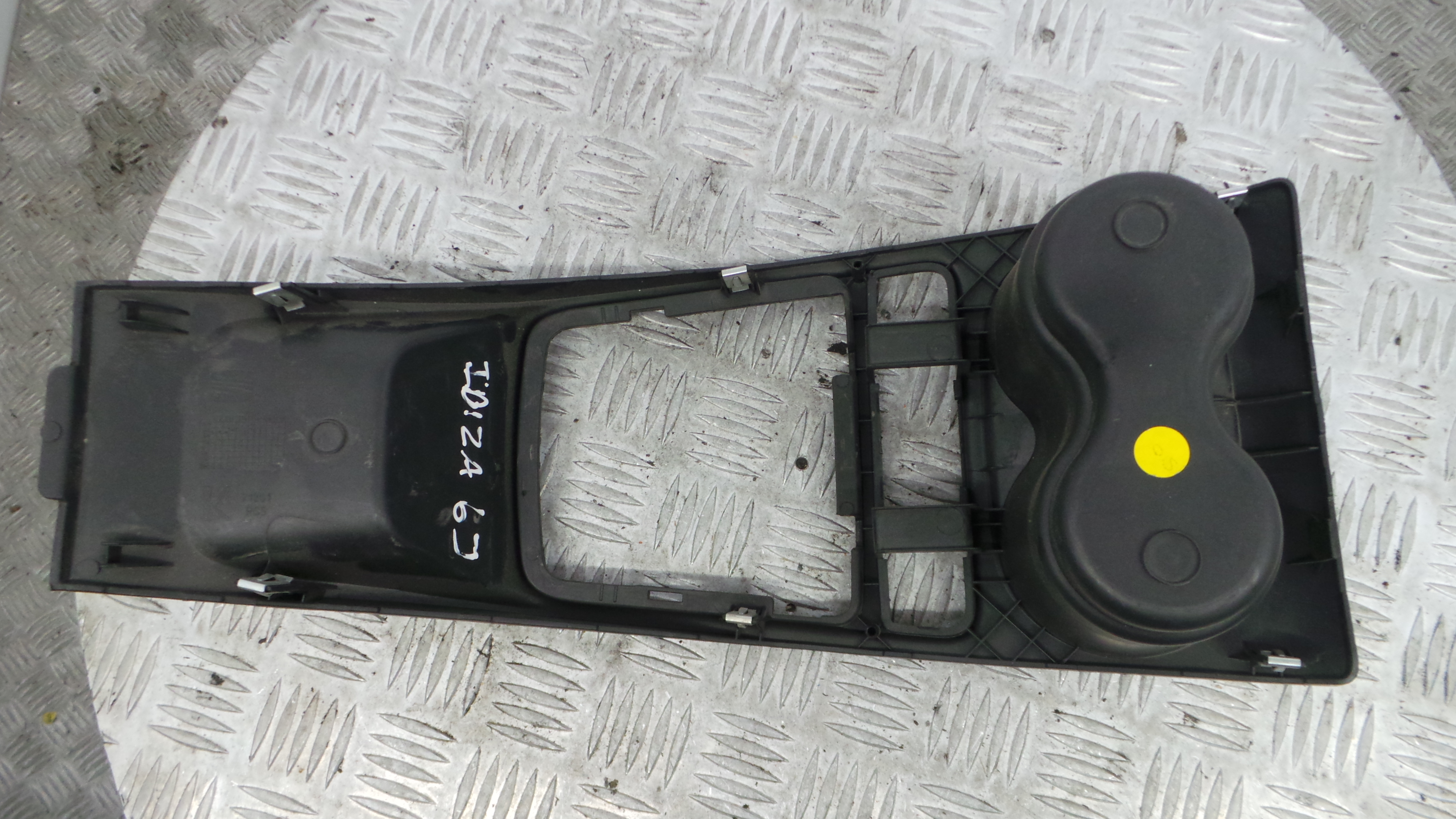 Consola central Tablier 6J0858331 - SEAT IBIZA IV (6J5, 6P1), IBIZA Mk IV (6J5, 6P1)-36410242