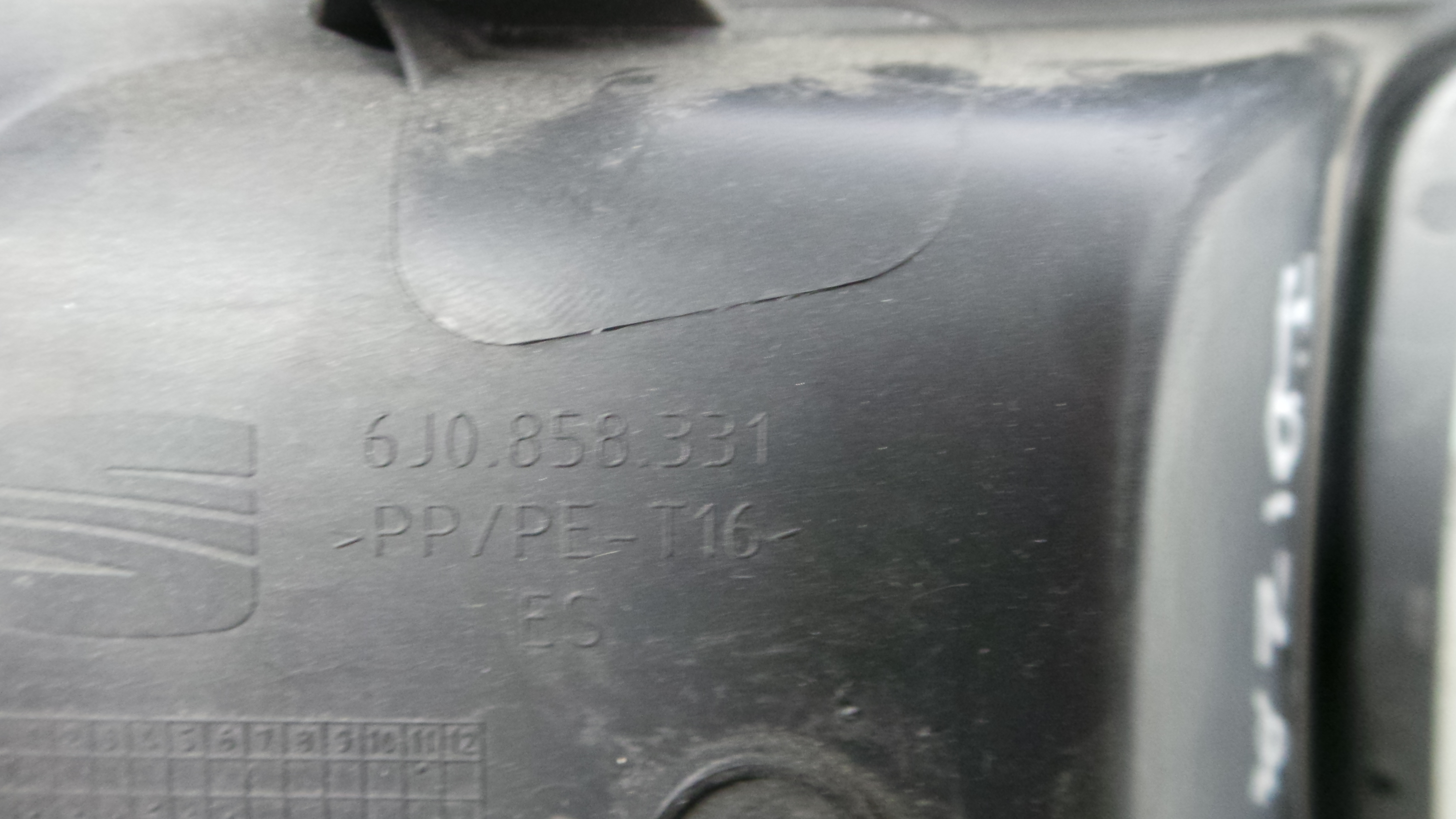 Consola central Tablier 6J0858331 - SEAT IBIZA IV (6J5, 6P1), IBIZA Mk IV (6J5, 6P1)-36410242