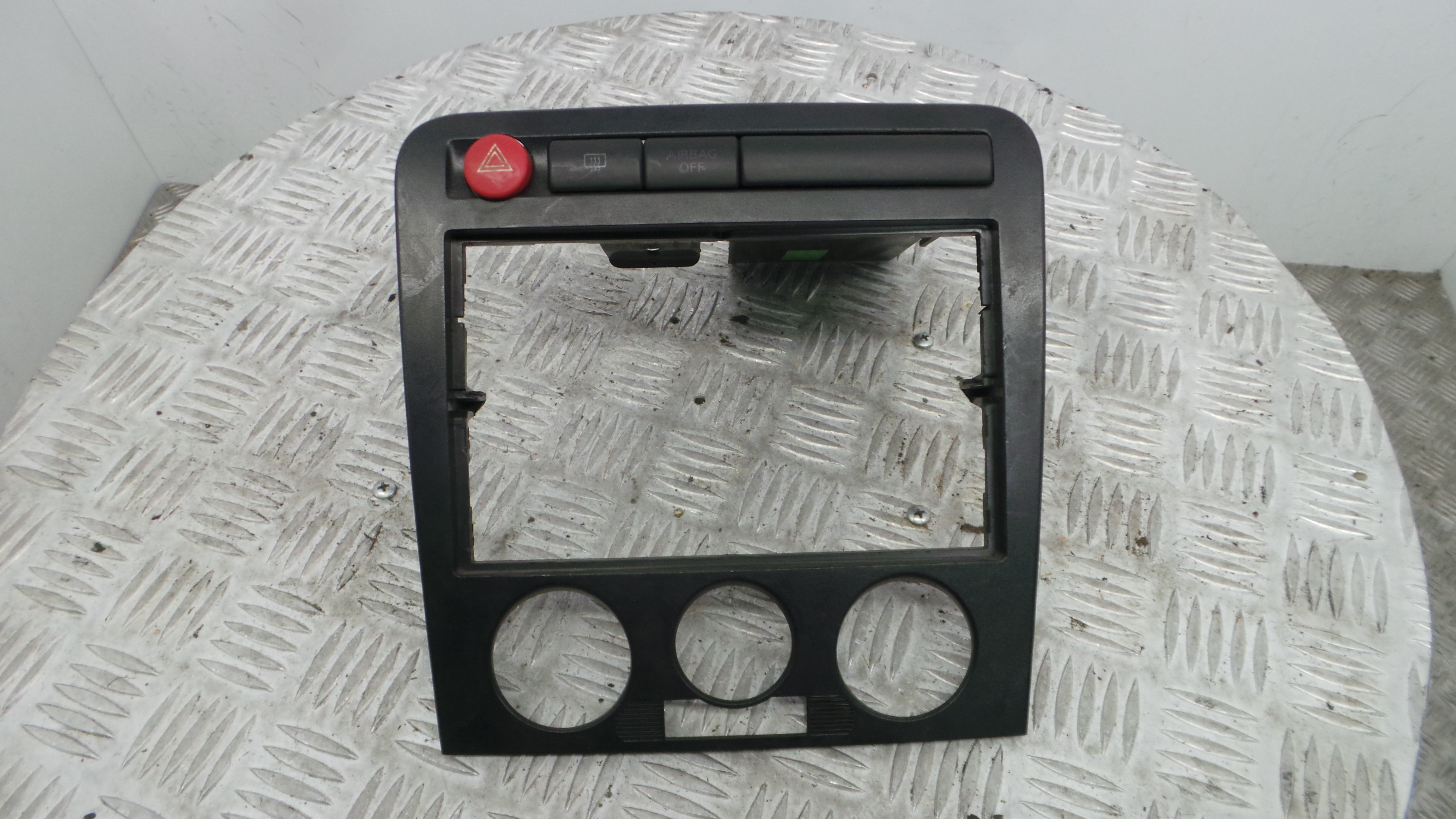 Consola central Tablier  6L1858063B - SEAT IBIZA III (6L1), IBIZA Mk III (6L1)-36410248