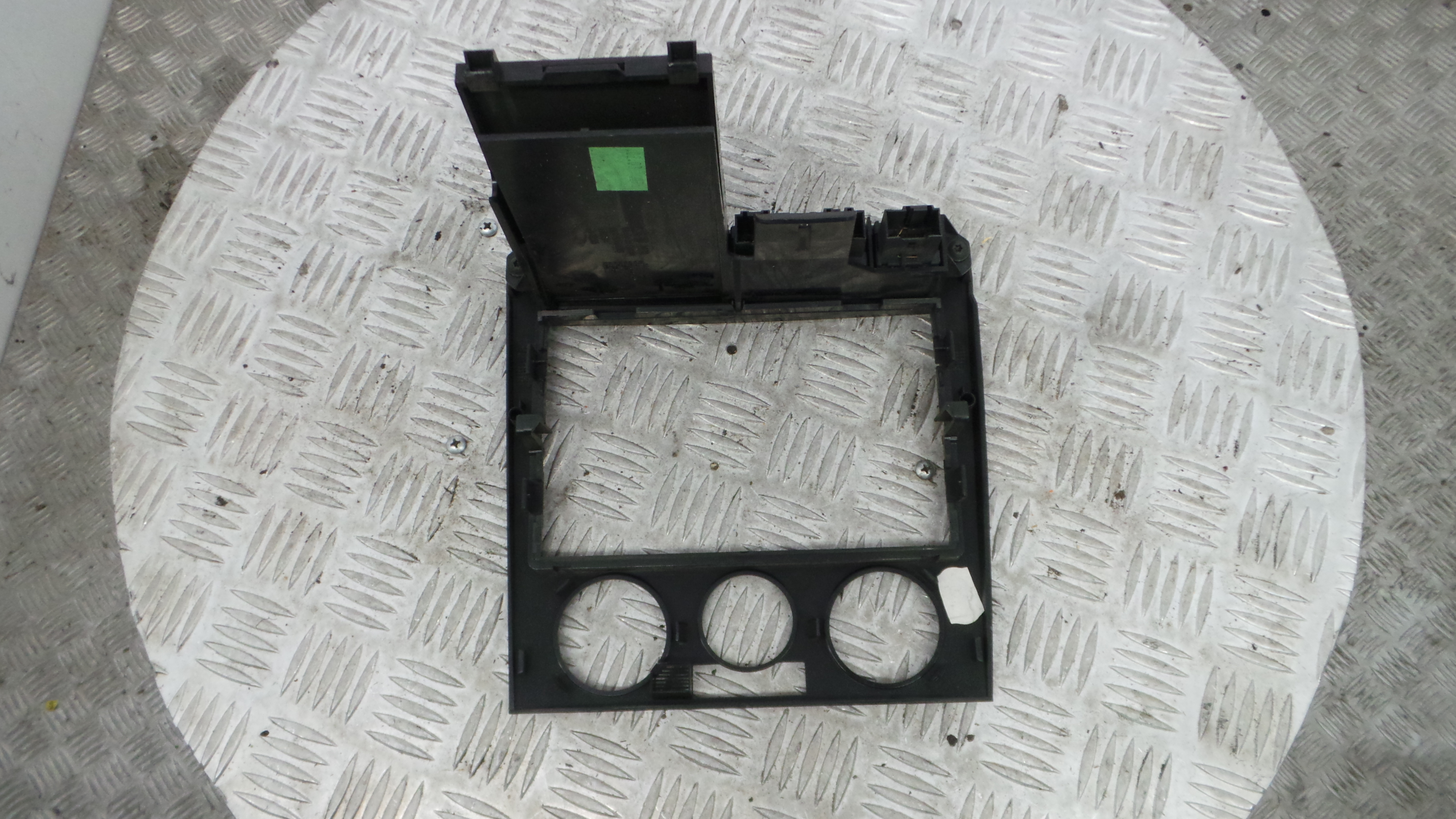 Consola central Tablier  6L1858063B - SEAT IBIZA III (6L1), IBIZA Mk III (6L1)-36410248