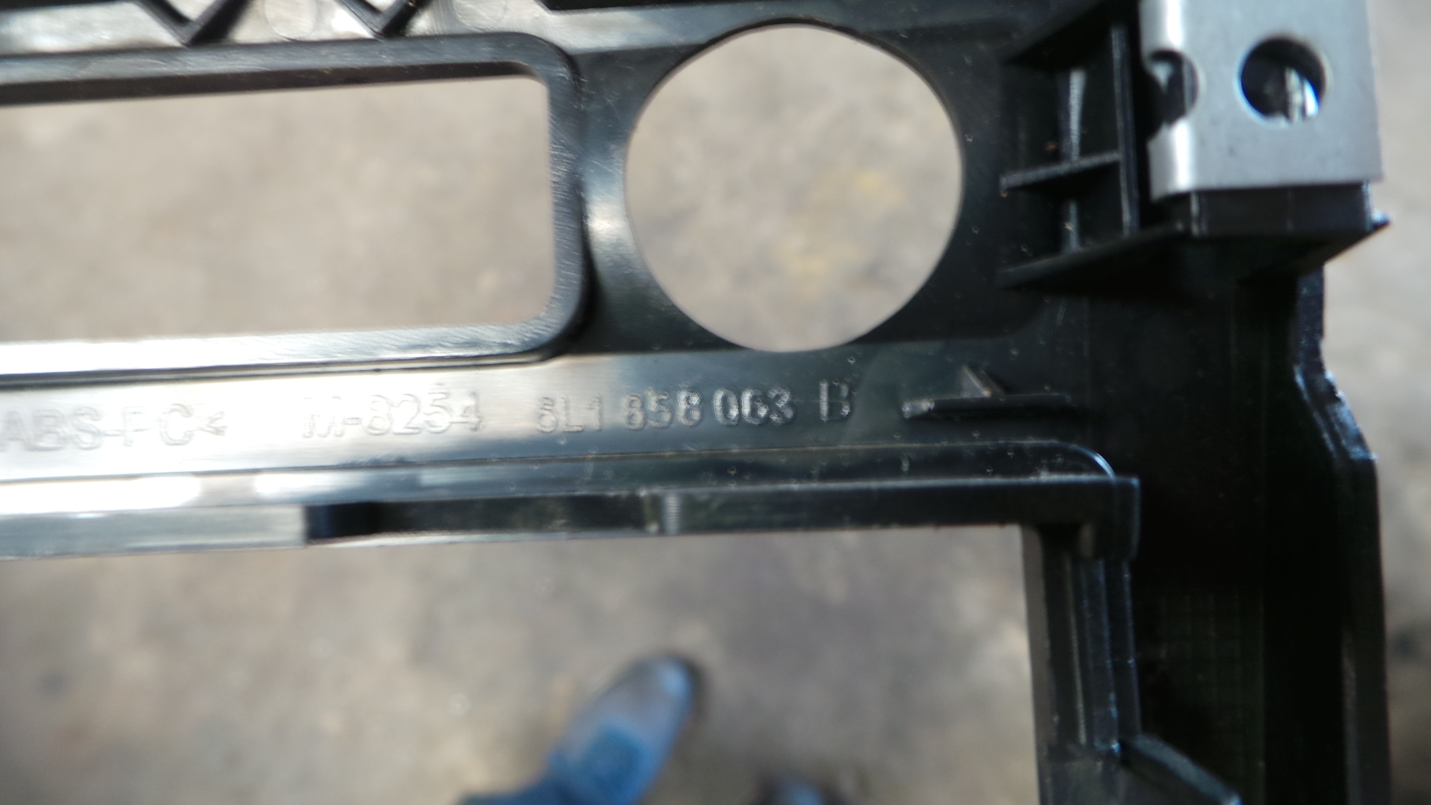 Consola central Tablier  6L1858063B - SEAT IBIZA III (6L1), IBIZA Mk III (6L1)-36410248