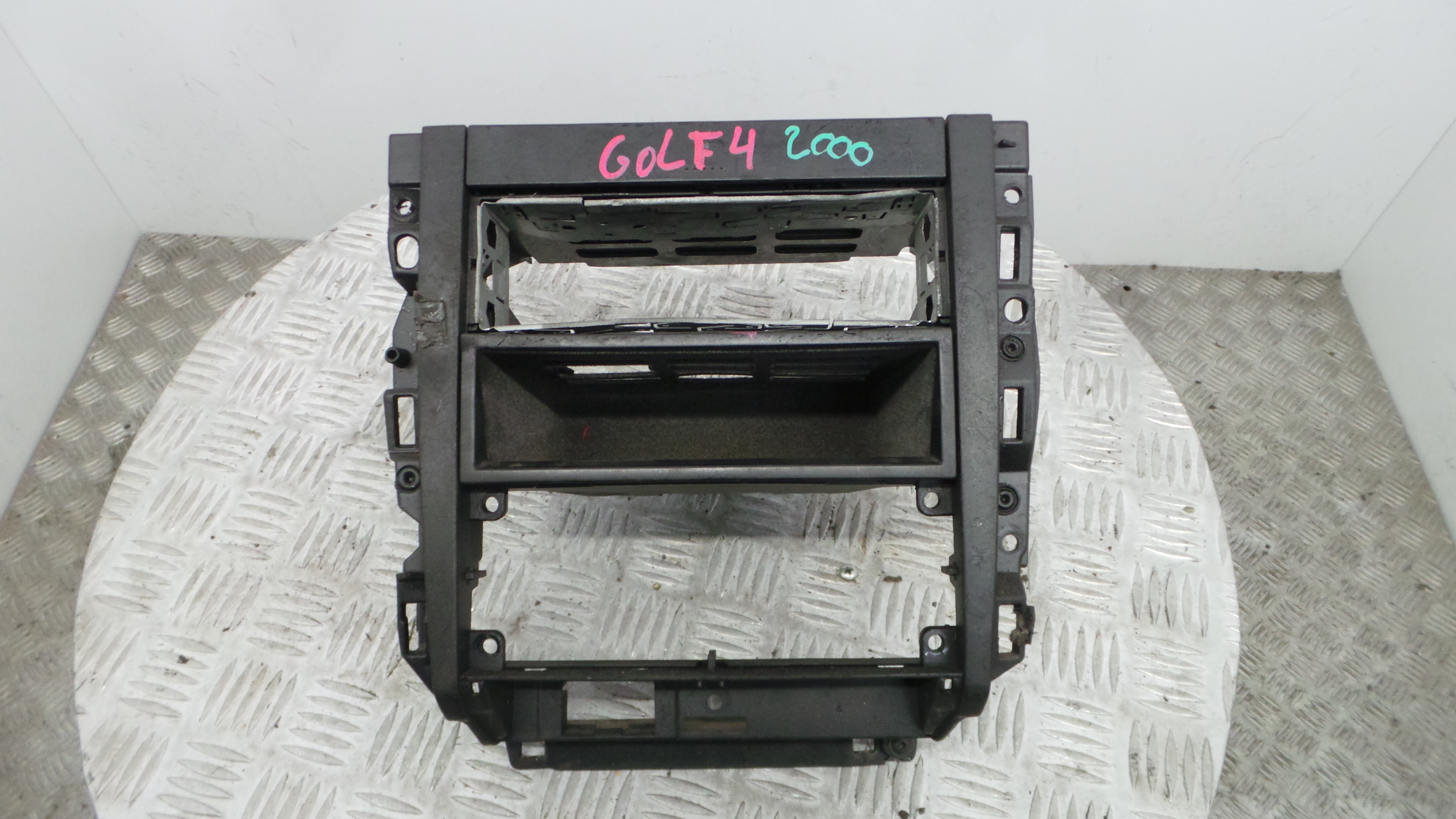 Consola central Tablier  1J1858071F - VW GOLF IV (1J1), GOLF Mk IV (1J1)-36410252