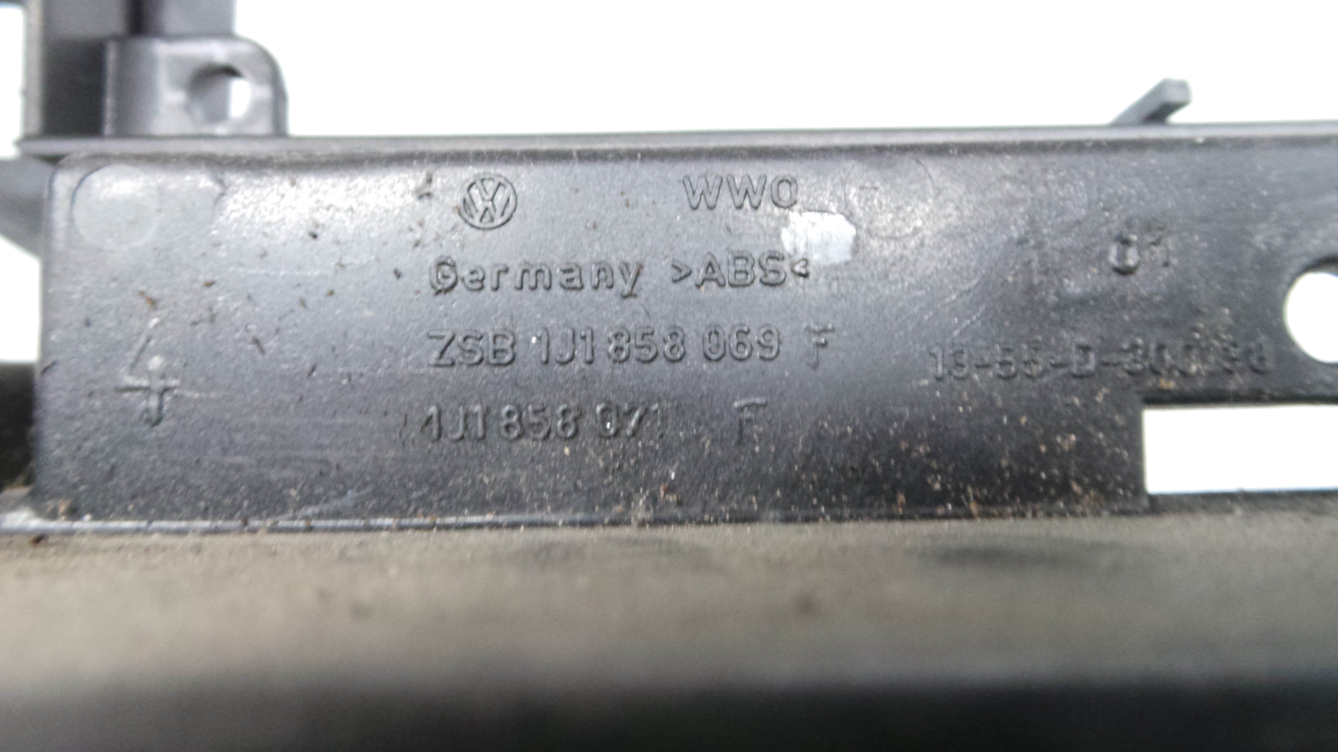 Consola central Tablier  1J1858071F - VW GOLF IV (1J1), GOLF Mk IV (1J1)-36410252