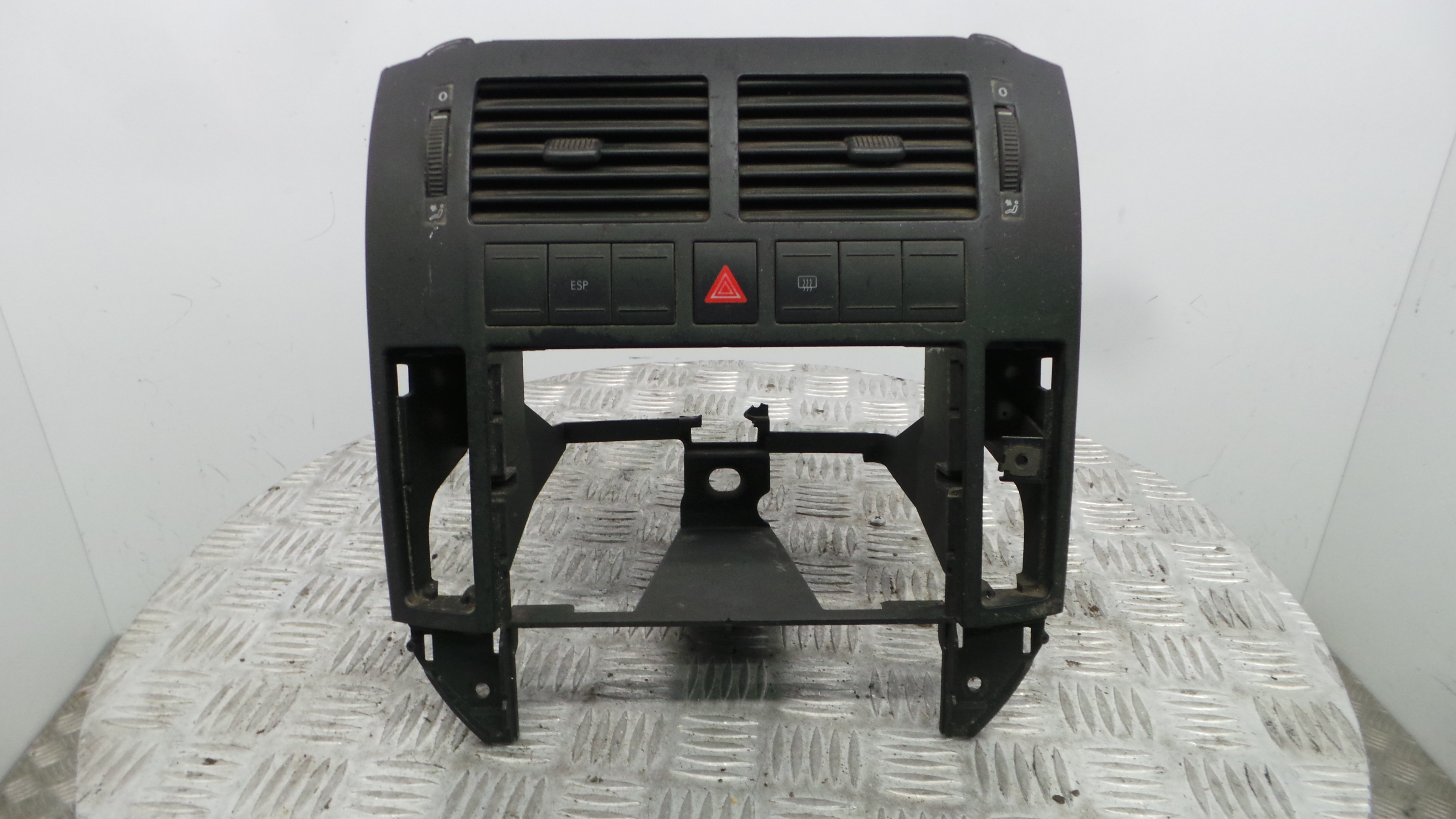 Consola central Tablier 6Q0858069A - VW POLO (9N_, 9A_)-36410256 Consola central Tablier 6Q0858069A - VW POLO (9N_, 9A_)-36410256