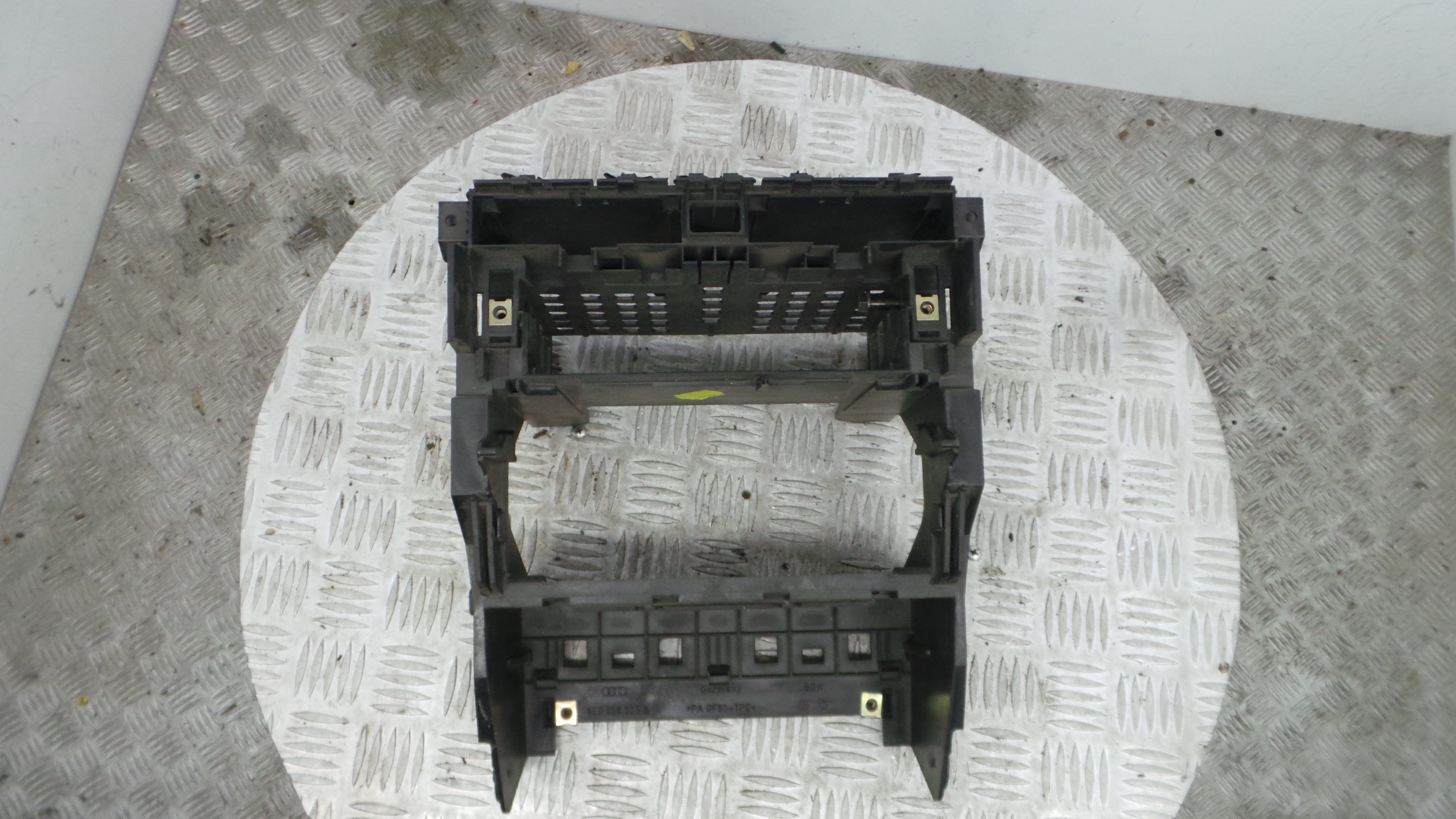 Consola central Tablier 8E0858005E - AUDI A4 B6 (8E2)-36410258 Consola central Tablier 8E0858005E - AUDI A4 B6 (8E2)-36410258