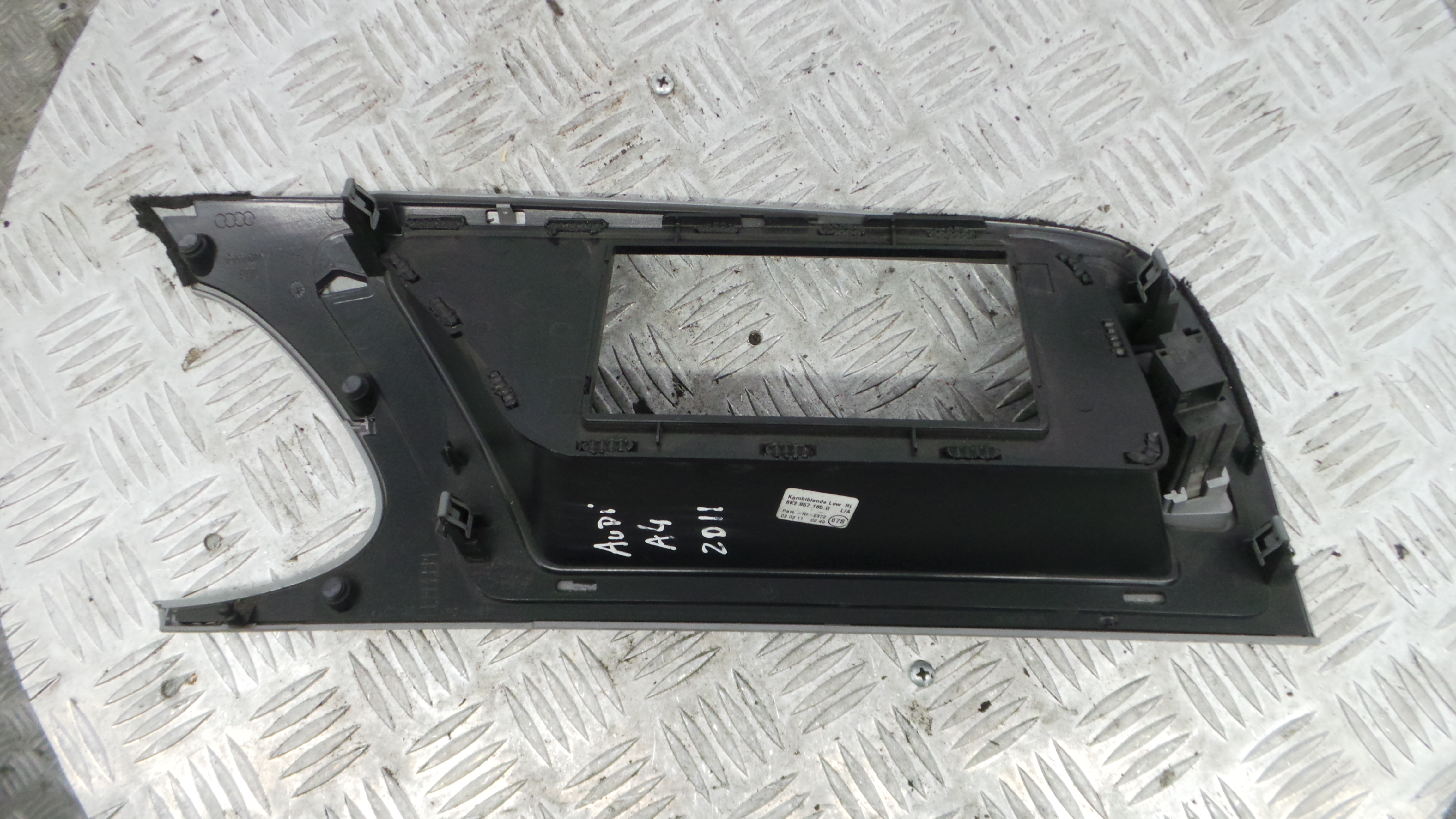 Aro Consola Central 8K2857185G - AUDI A4 B8 (8K2)-36410281