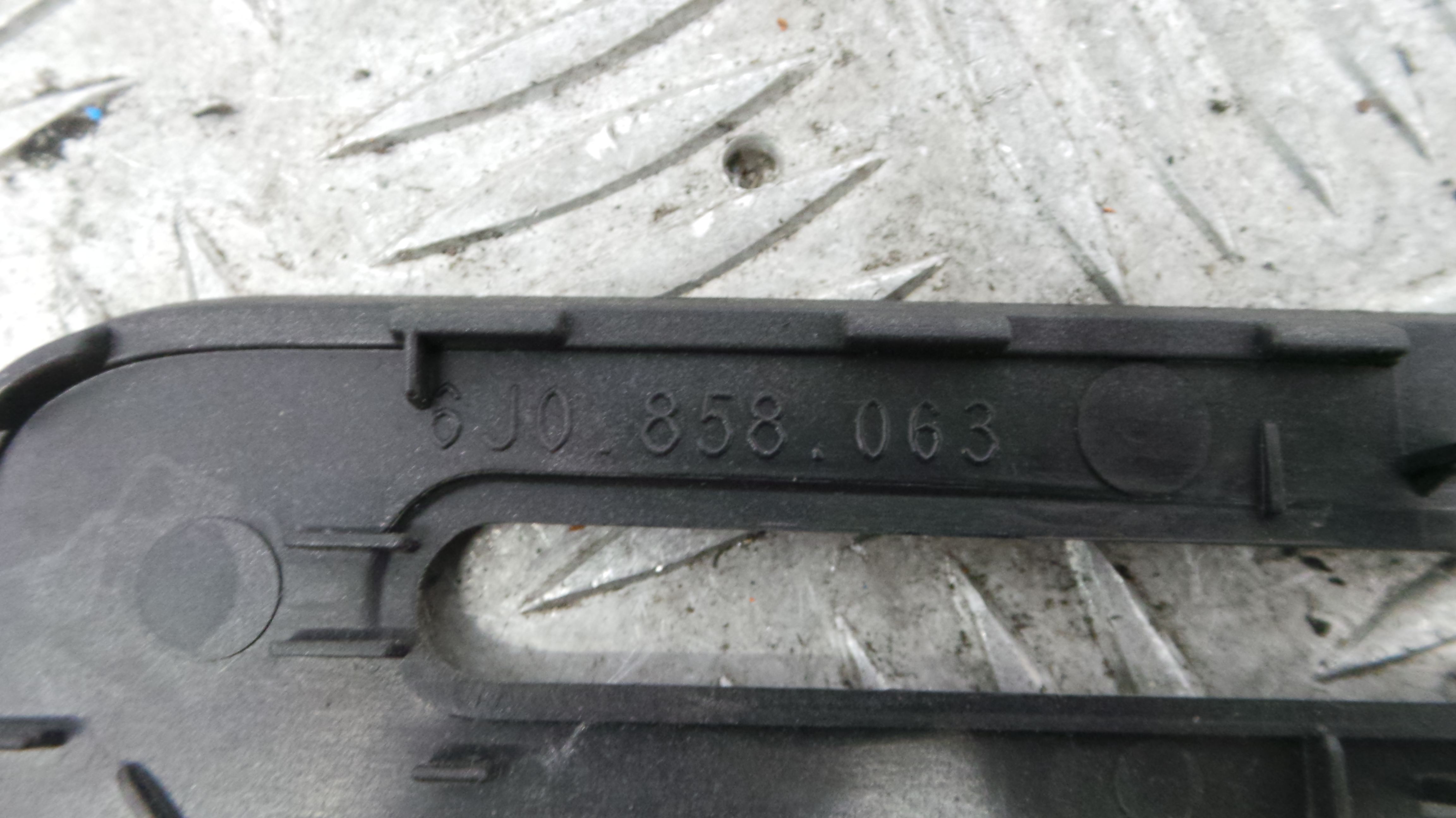 Aro Consola Central 6J0858063 - SEAT IBIZA IV (6J5, 6P1), IBIZA Mk IV (6J5, 6P1)-36410383