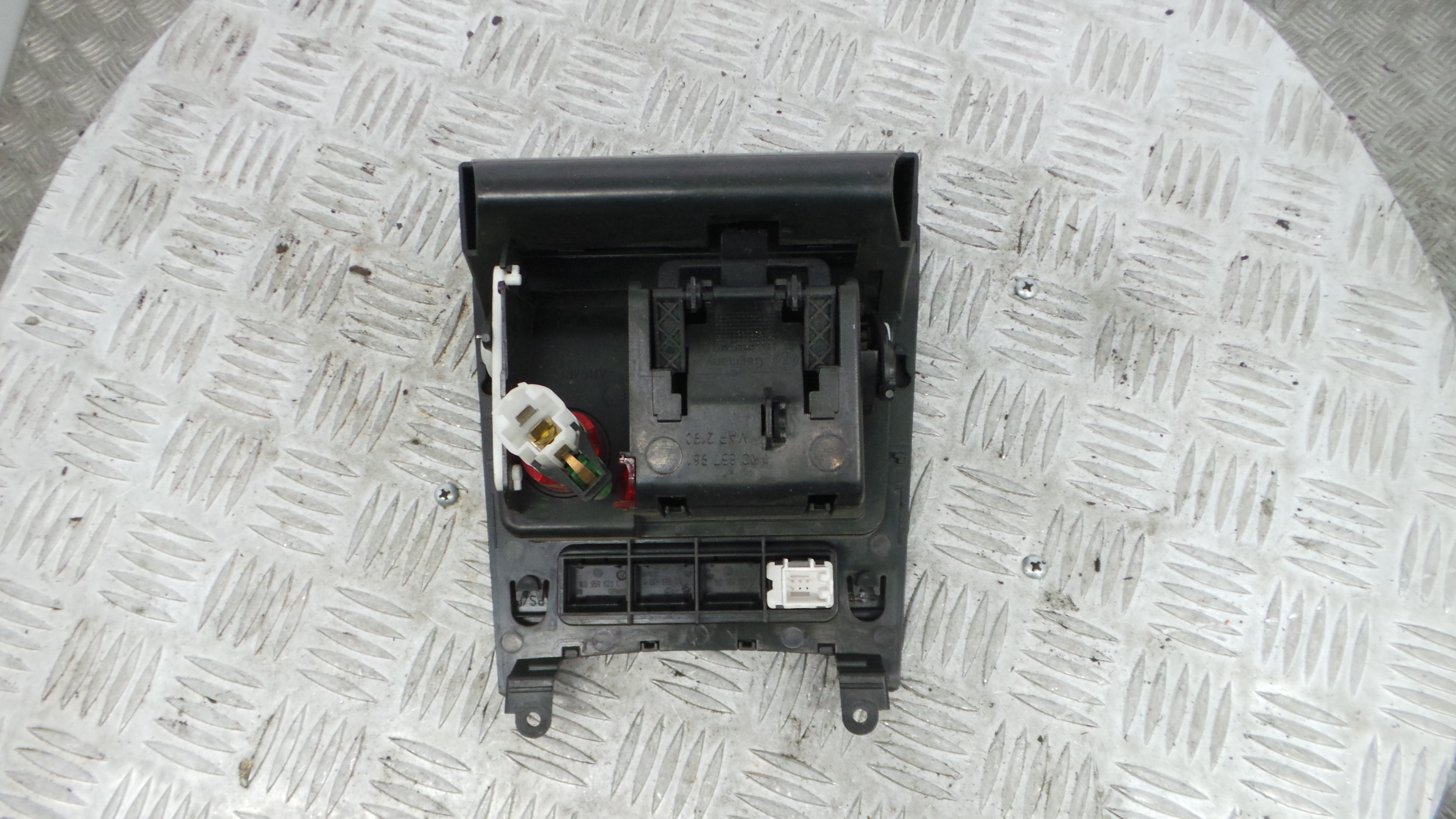 Cinzeiro 1K0857961 - VW GOLF V (1K1)-36410590