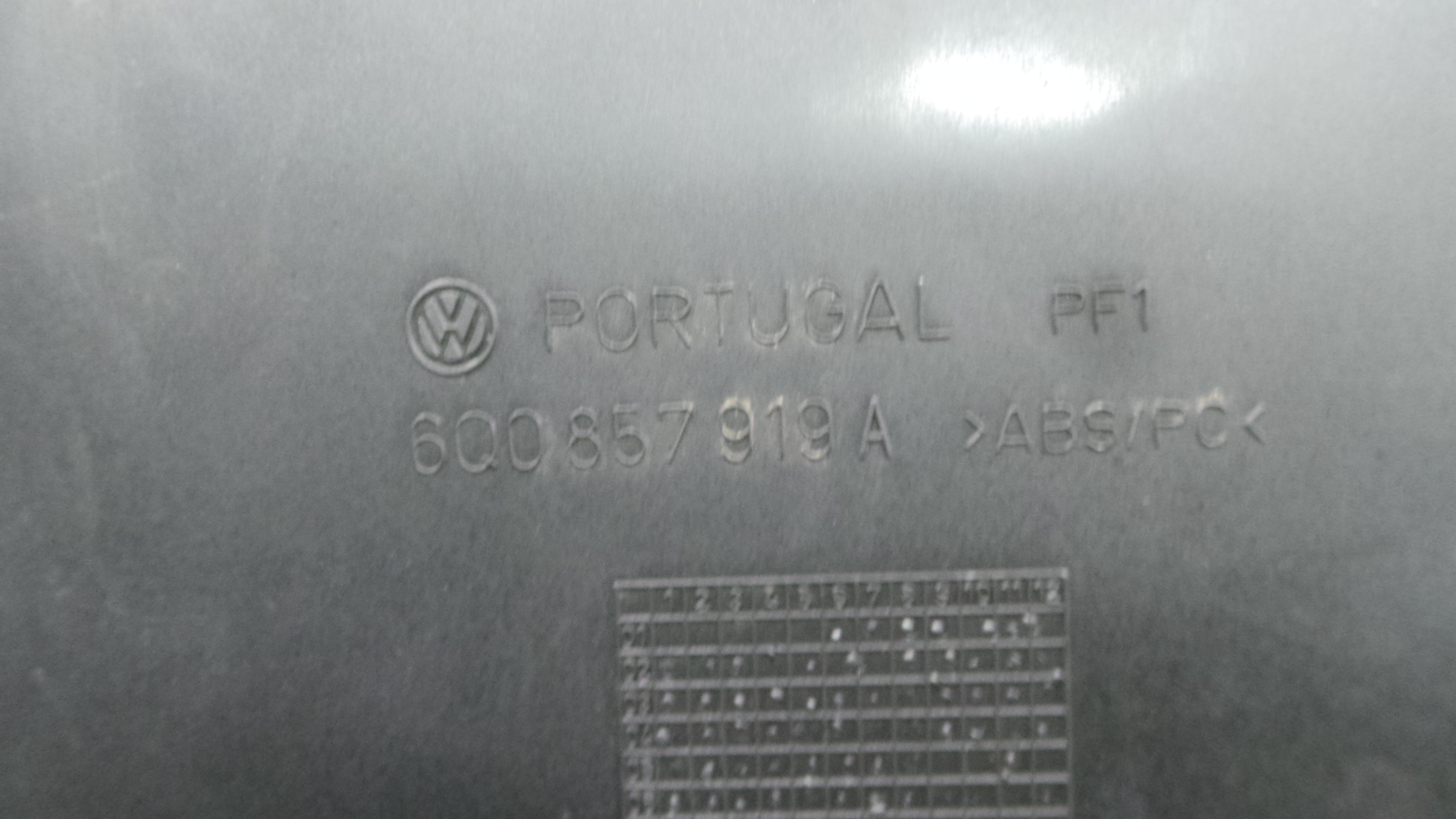 Porta Luvas 6Q0857919A - VW POLO V (6R1, 6C1)-36410600
