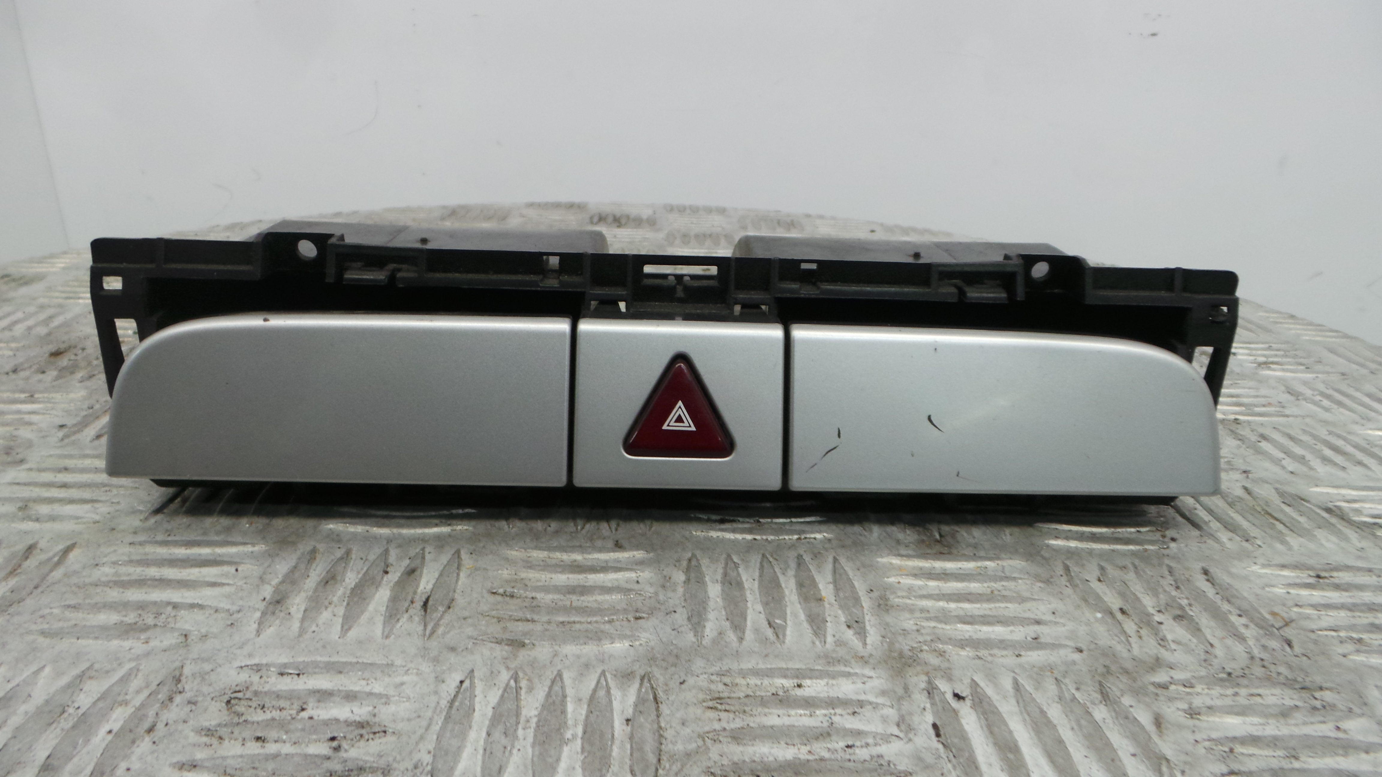 warning 4 piscas 3C0858407 - VW PASSAT B6 (3C2)-36410619