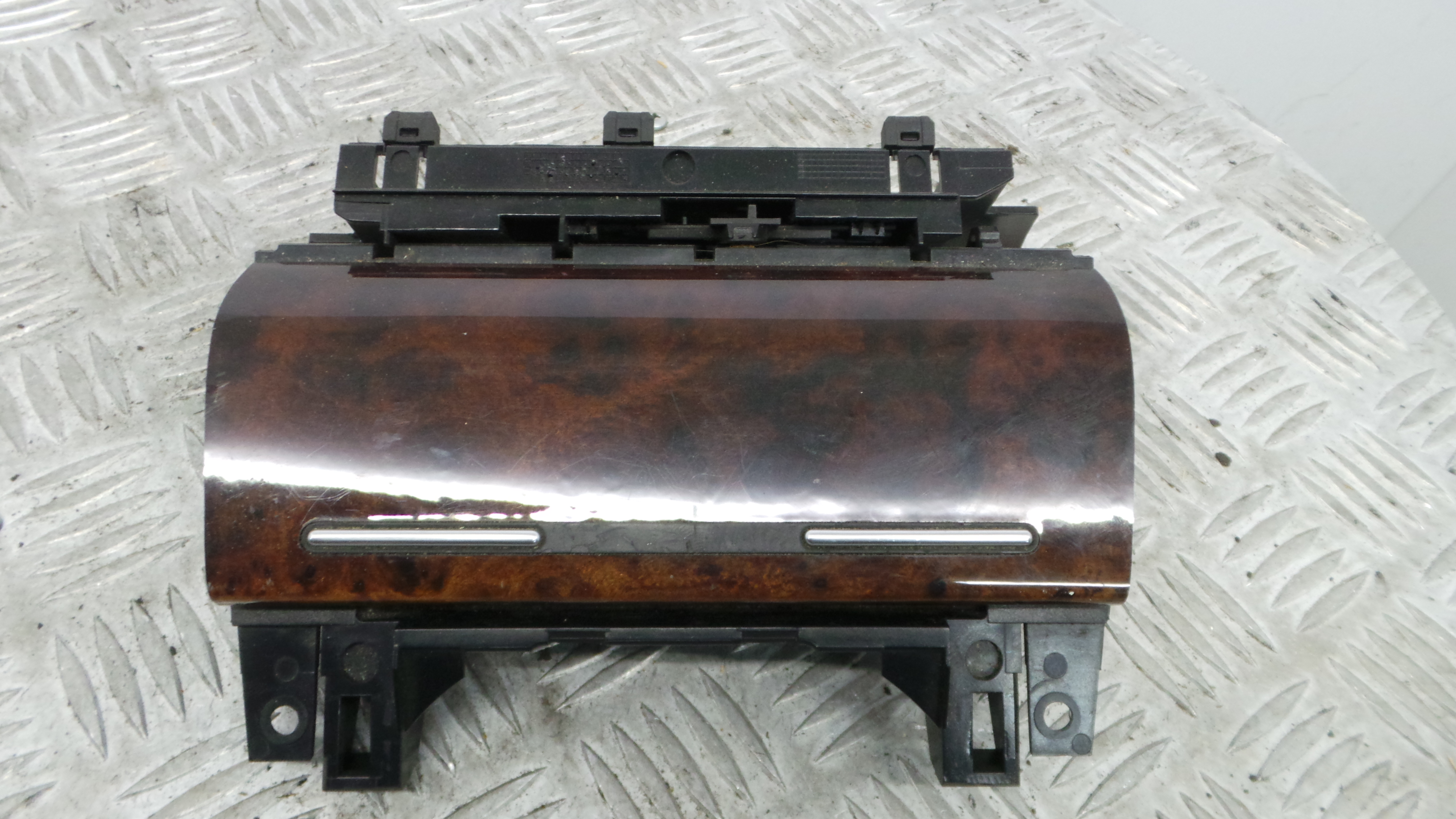 Cinzeiro 8E0857951F - AUDI A4 B6 (8E2)-36410625