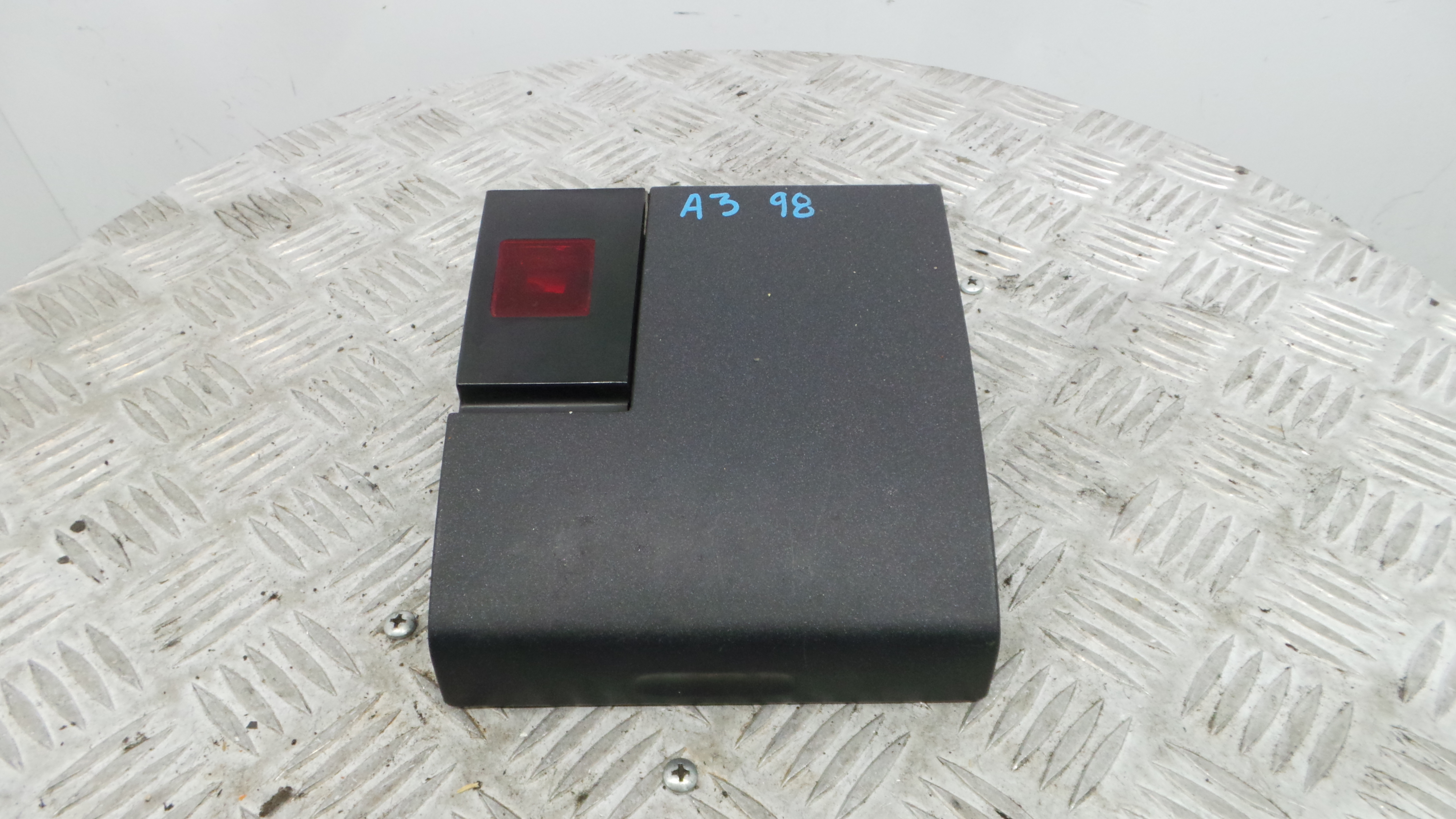 Cinzeiro 8L0857951 - AUDI A3 (8L1)-36410659