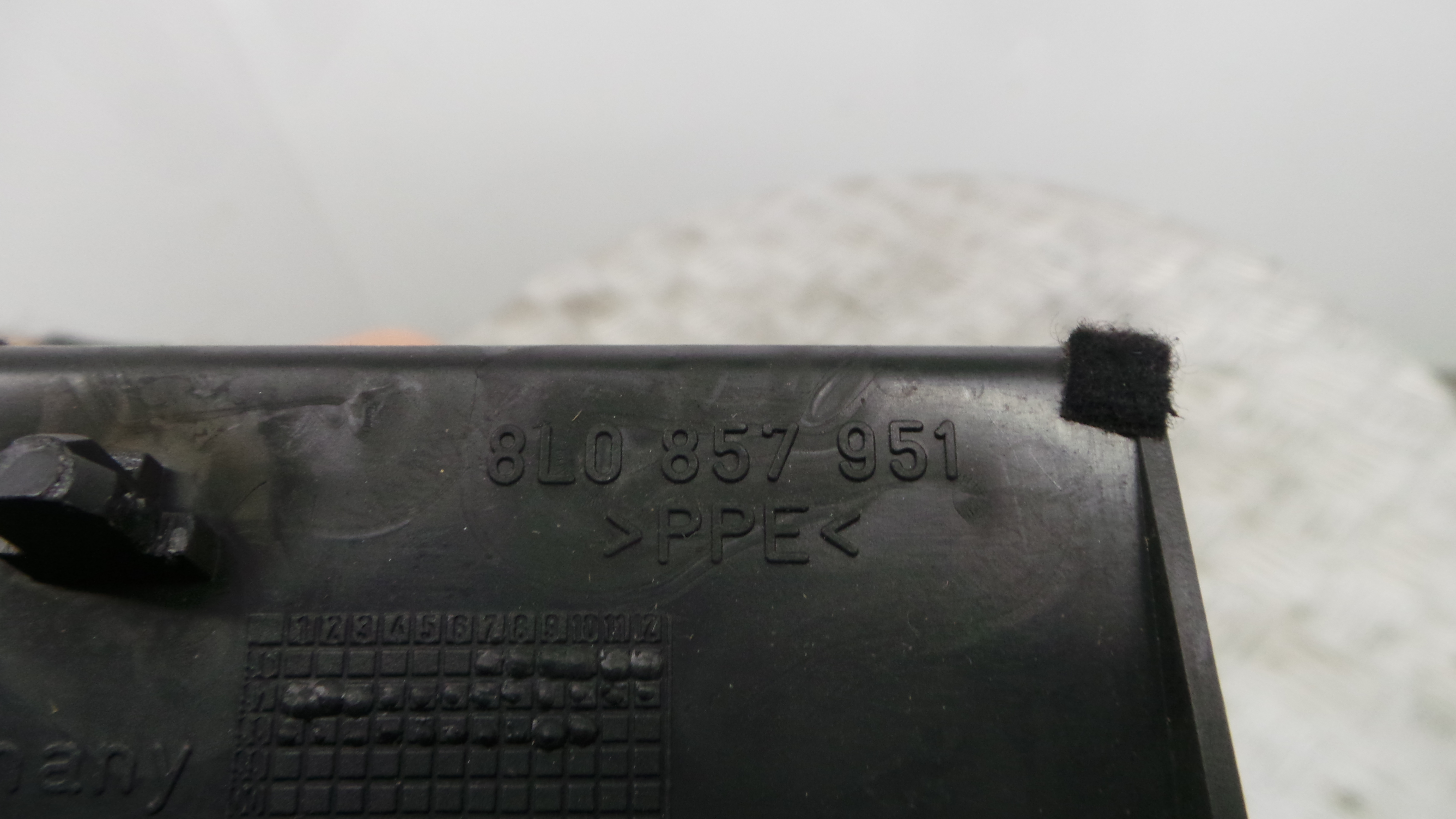 Cinzeiro 8L0857951 - AUDI A3 (8L1)-36410659