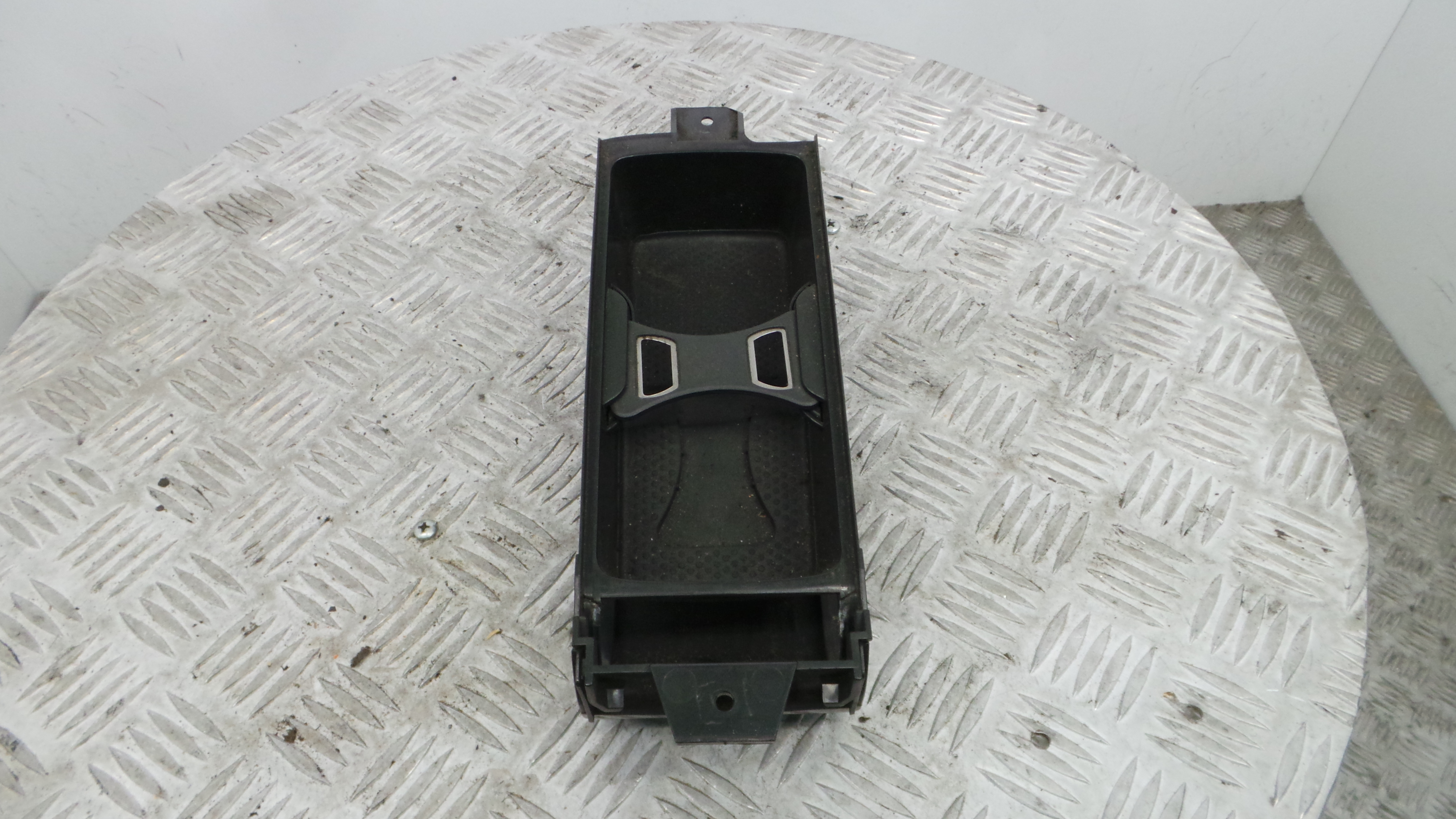 Suporte para copos para o carro 1K0862531A - VW GOLF V (1K1)-36410676