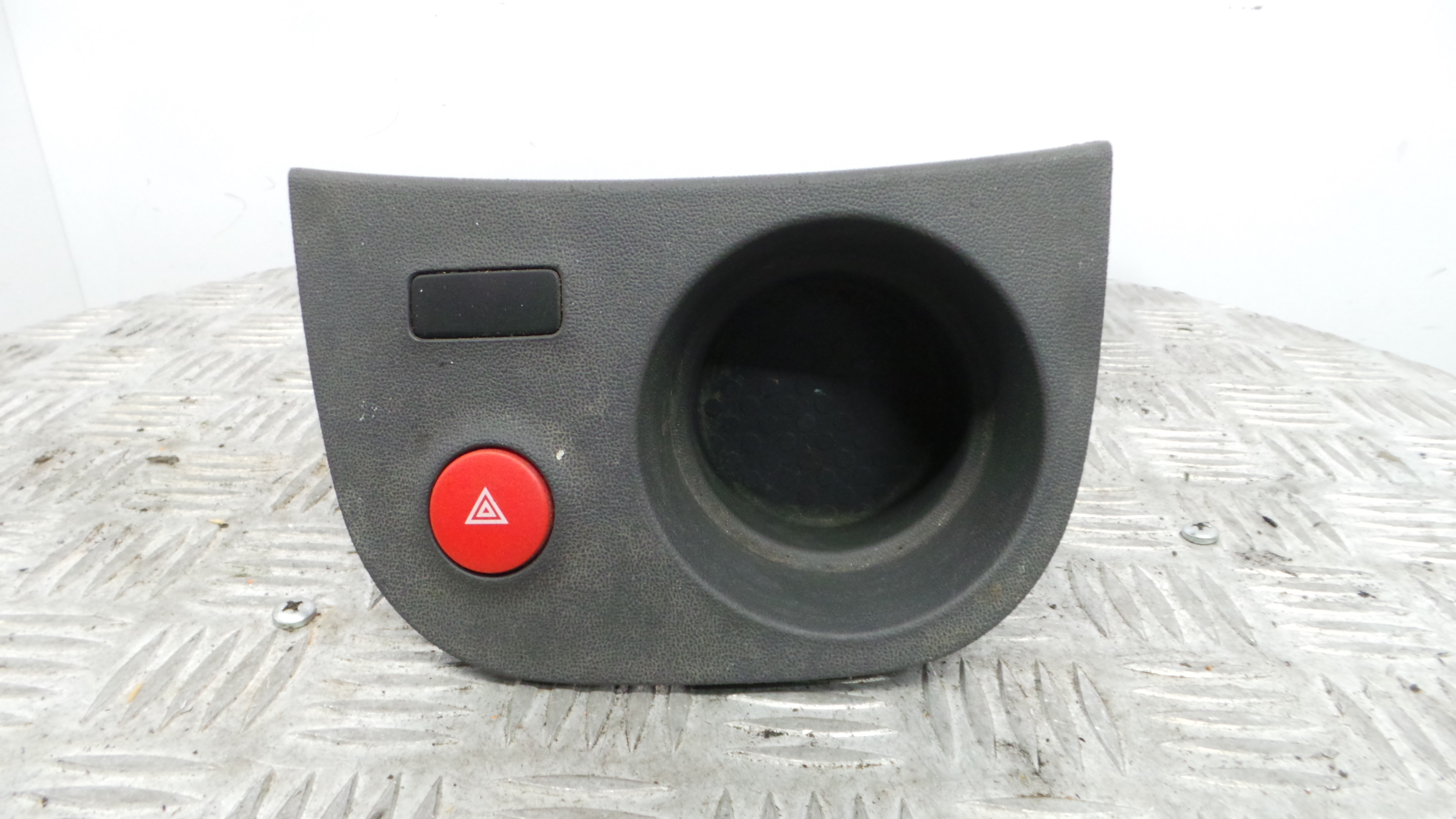 Suporte para copos para o carro 1P1858331 - SEAT LEON (1P1)-36410693