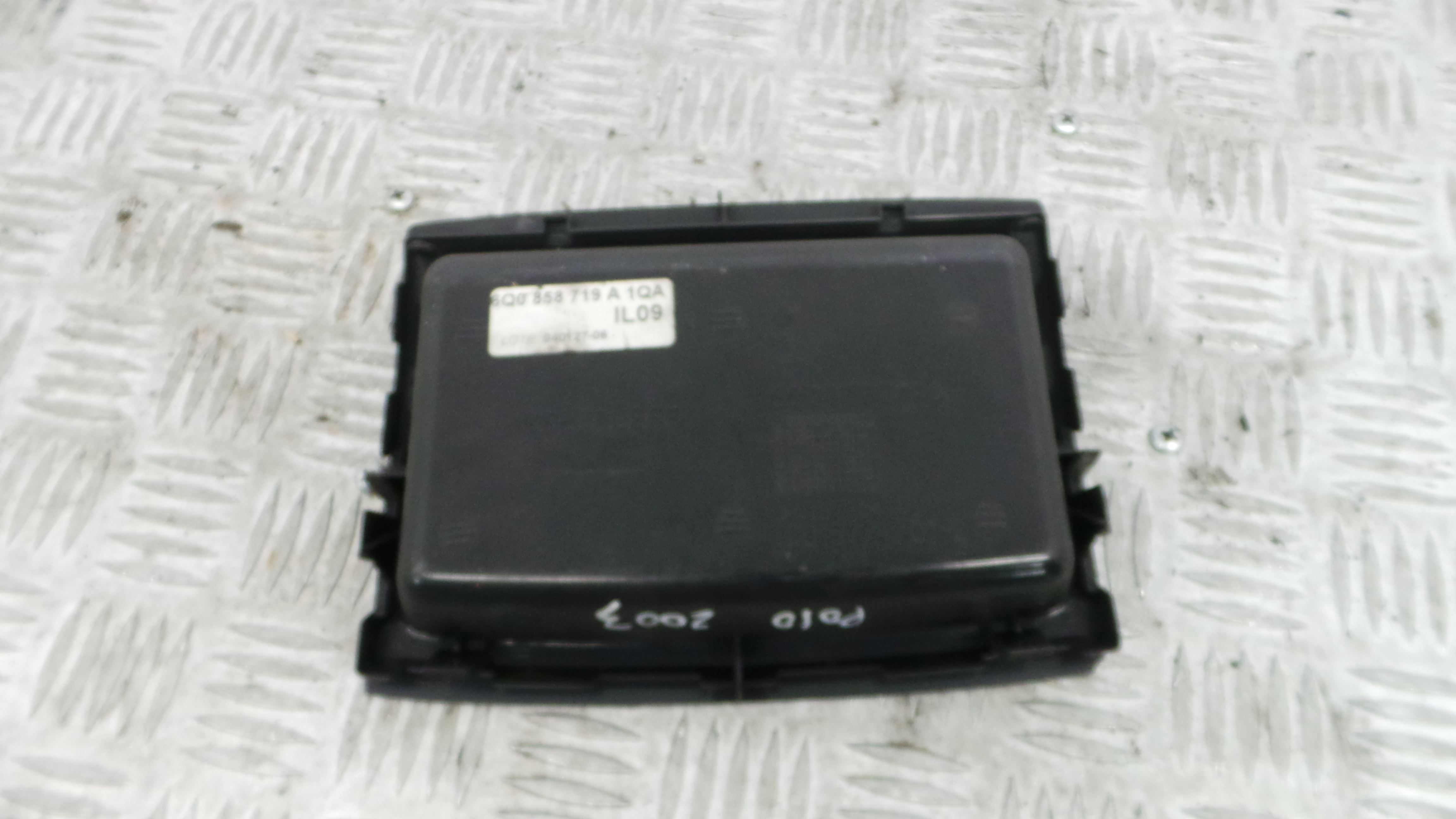 Porta Luvas  6Q0858719A - VW POLO (9N_, 9A_)-36410699