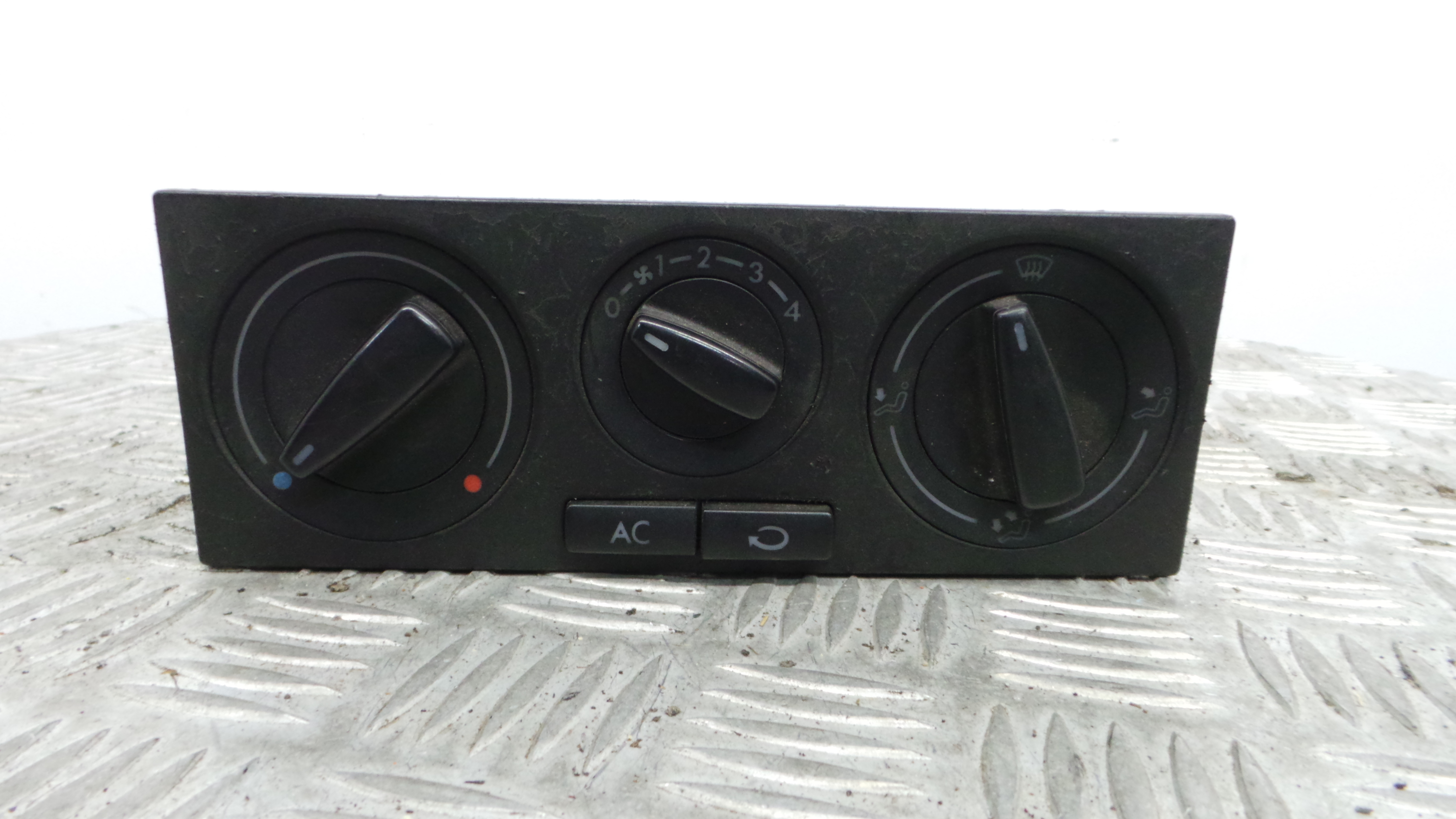 Comando da Sofagem / Climatronic 1J0820045F - VW GOLF IV (1J1), GOLF Mk IV (1J1)-36410934