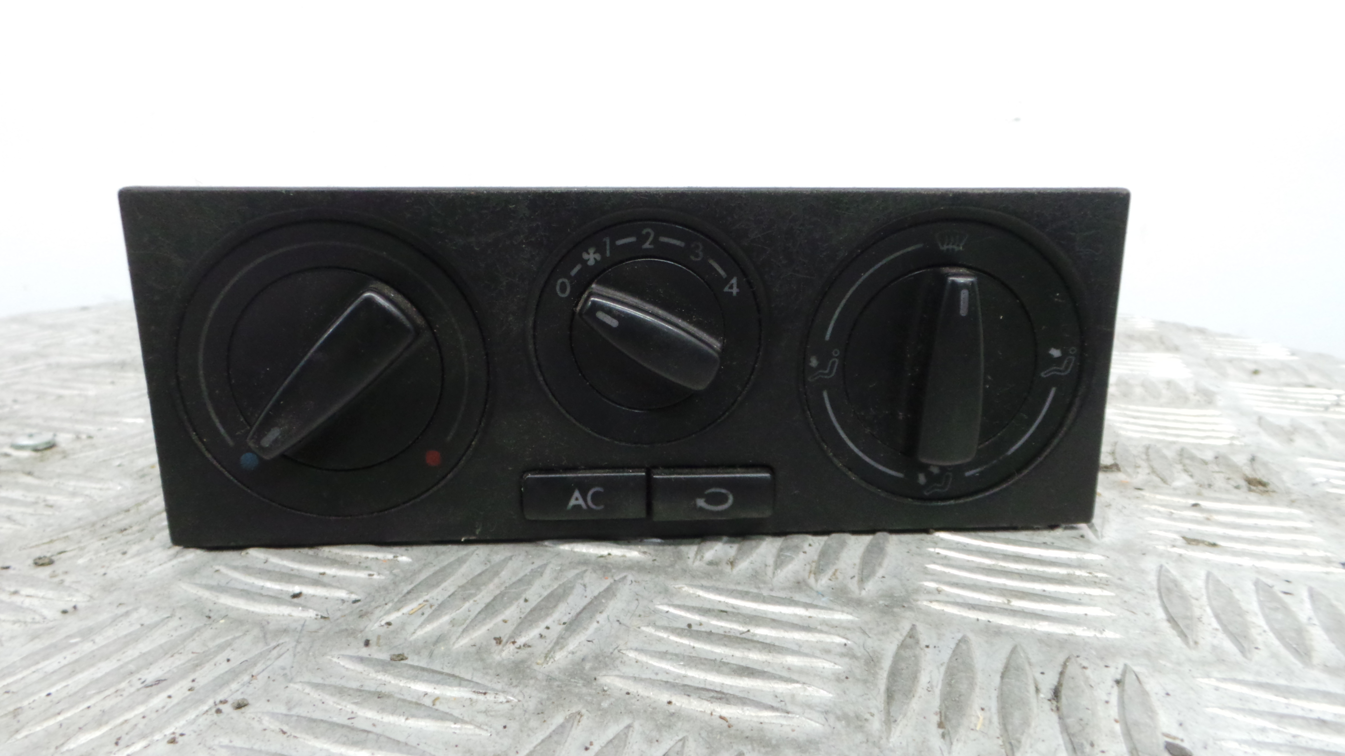 Comando da Sofagem / Climatronic 1J0820045F - VW GOLF IV (1J1), GOLF Mk IV (1J1)-36410937