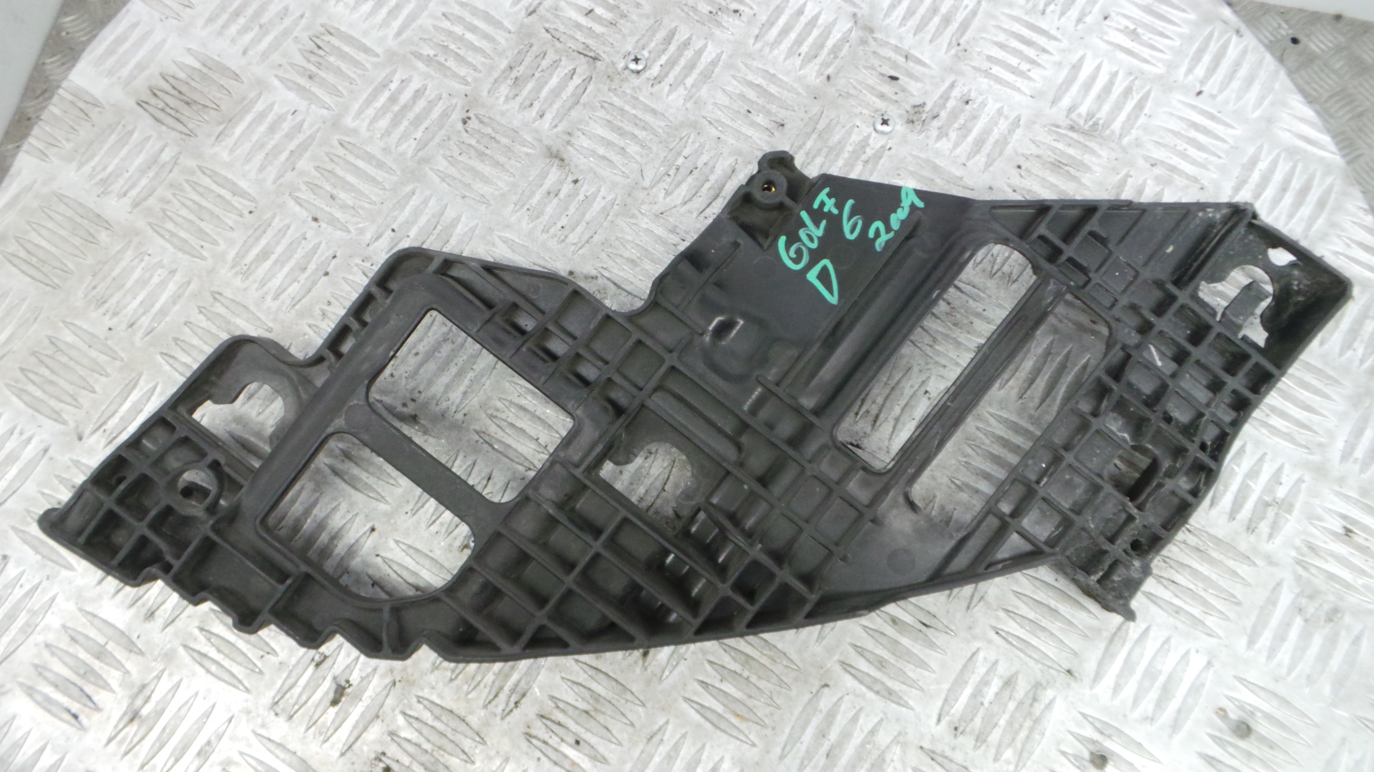 Suporte do Para Choques 5K0807228A - VW GOLF VI (5K1)-36410998