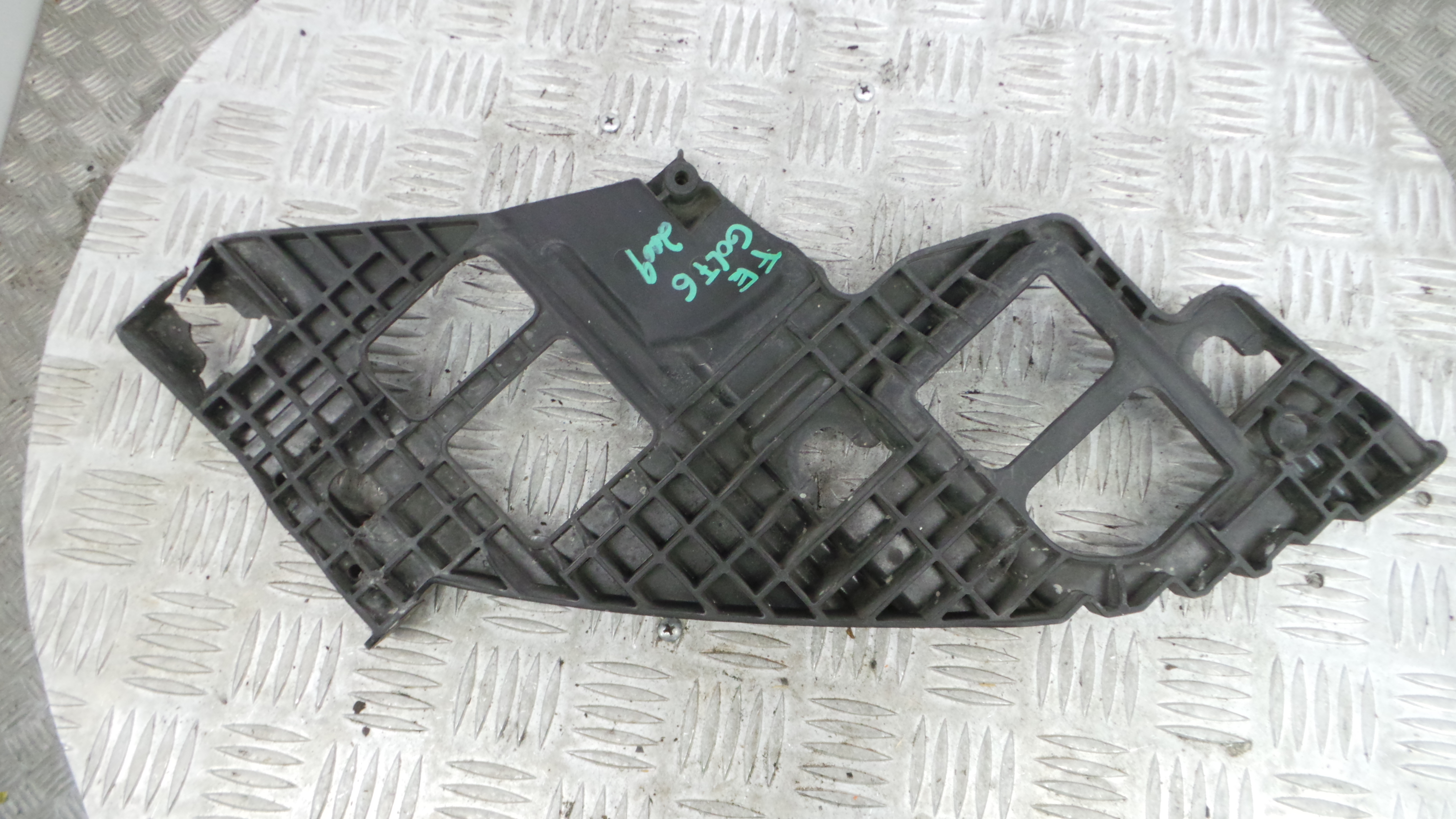 Suporte do Para Choques 5K0807227A - VW GOLF VI (5K1)-36411001