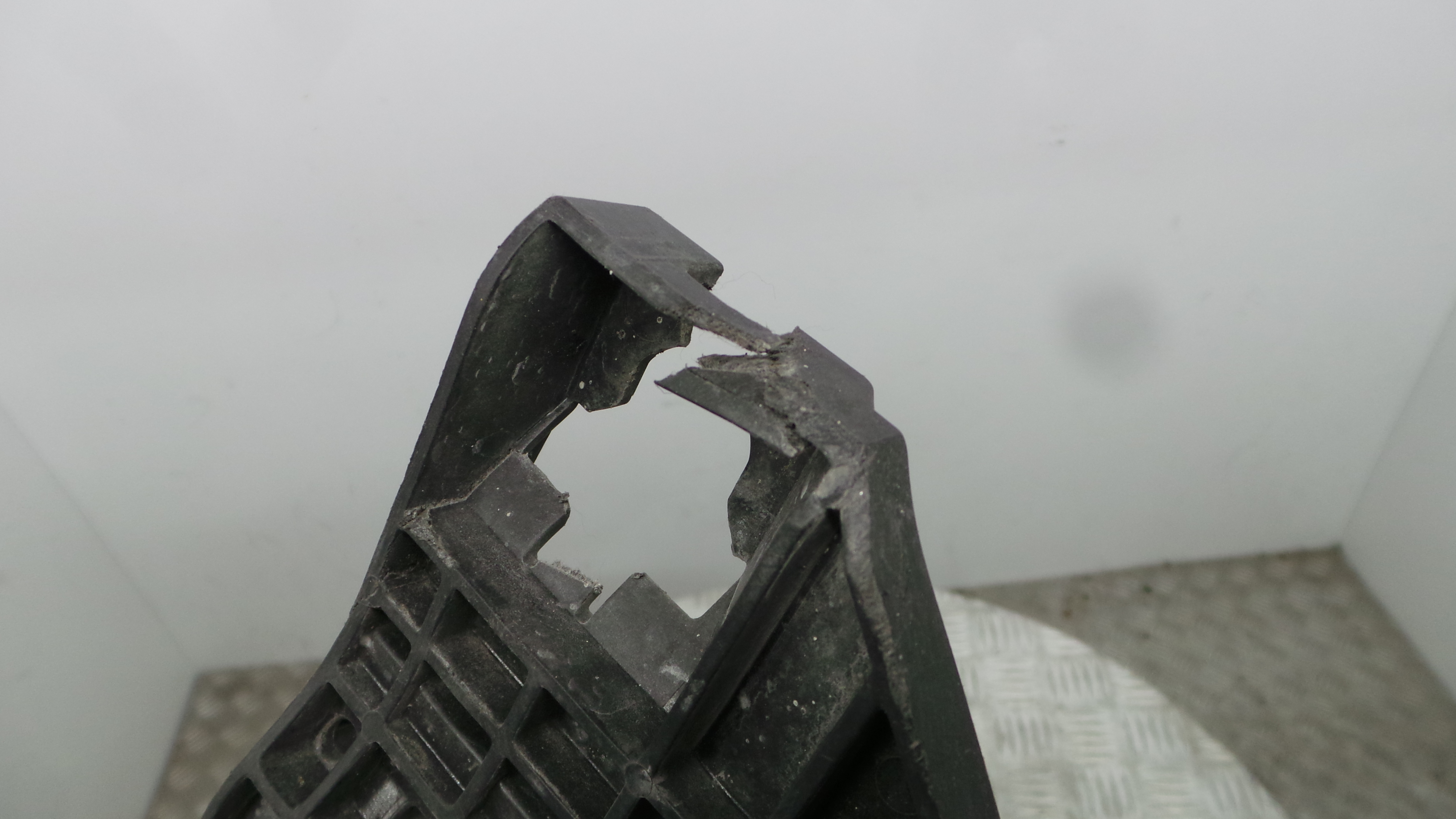 Suporte do Para Choques 5K0807227A - VW GOLF VI (5K1)-36411001