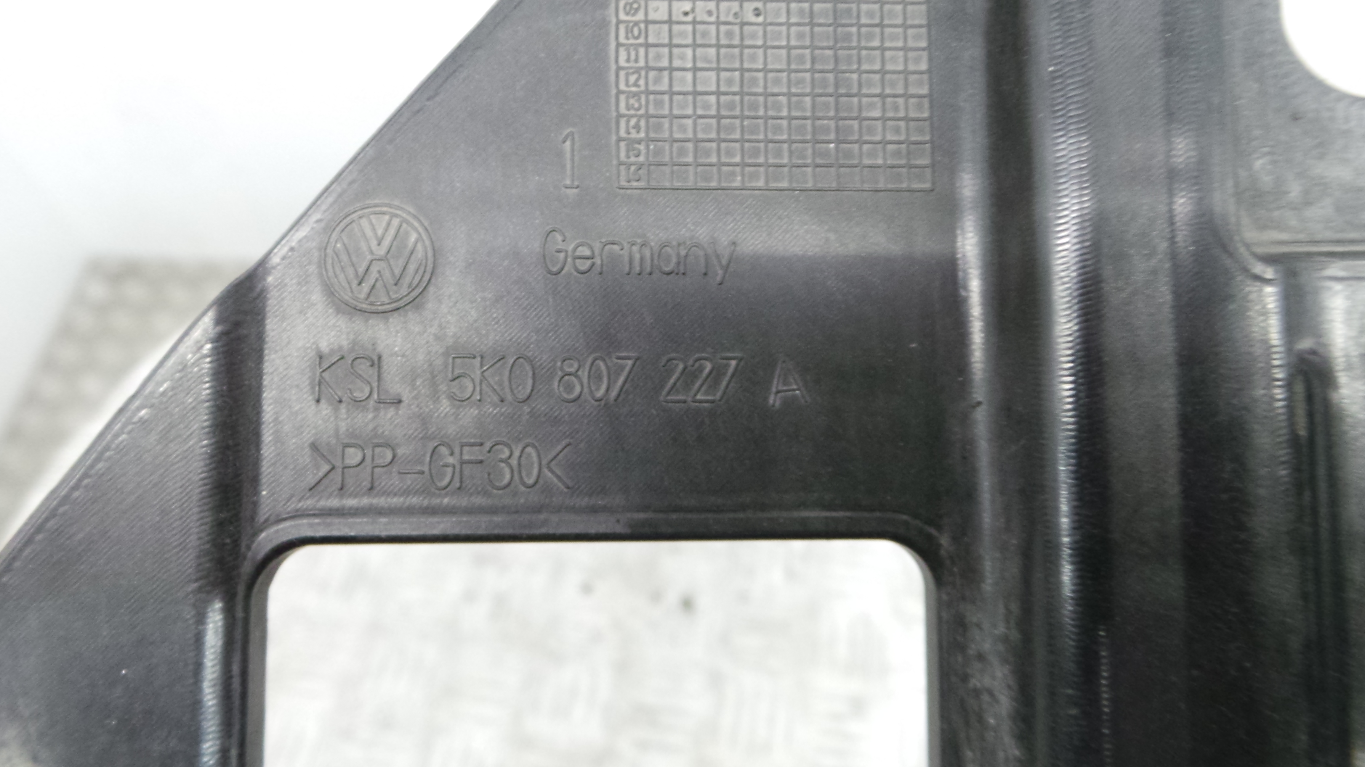 Suporte do Para Choques 5K0807227A - VW GOLF VI (5K1)-36411001