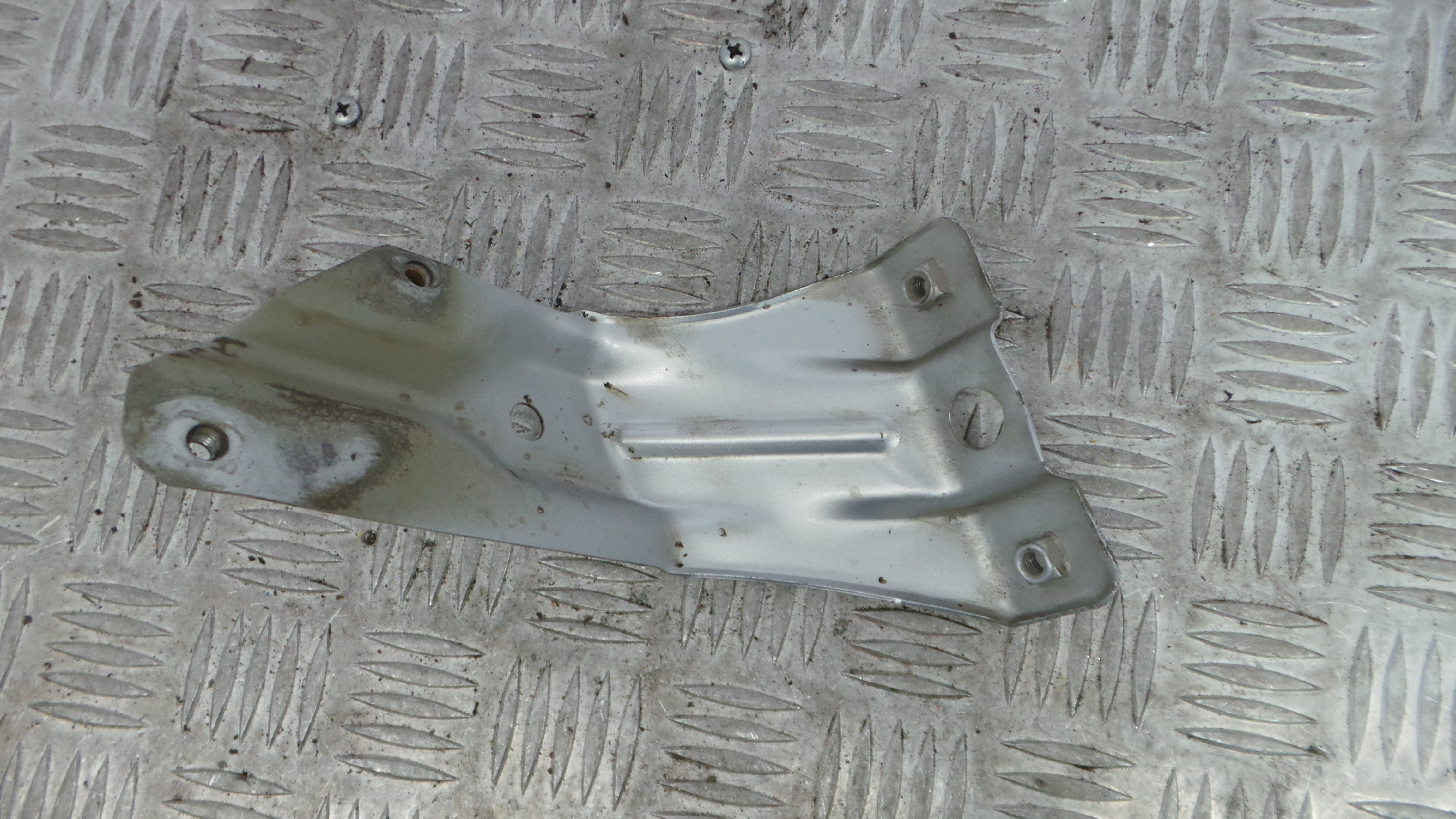 Suporte Guarda Lamas 5K6821136A - VW GOLF VI (5K1)-36411011