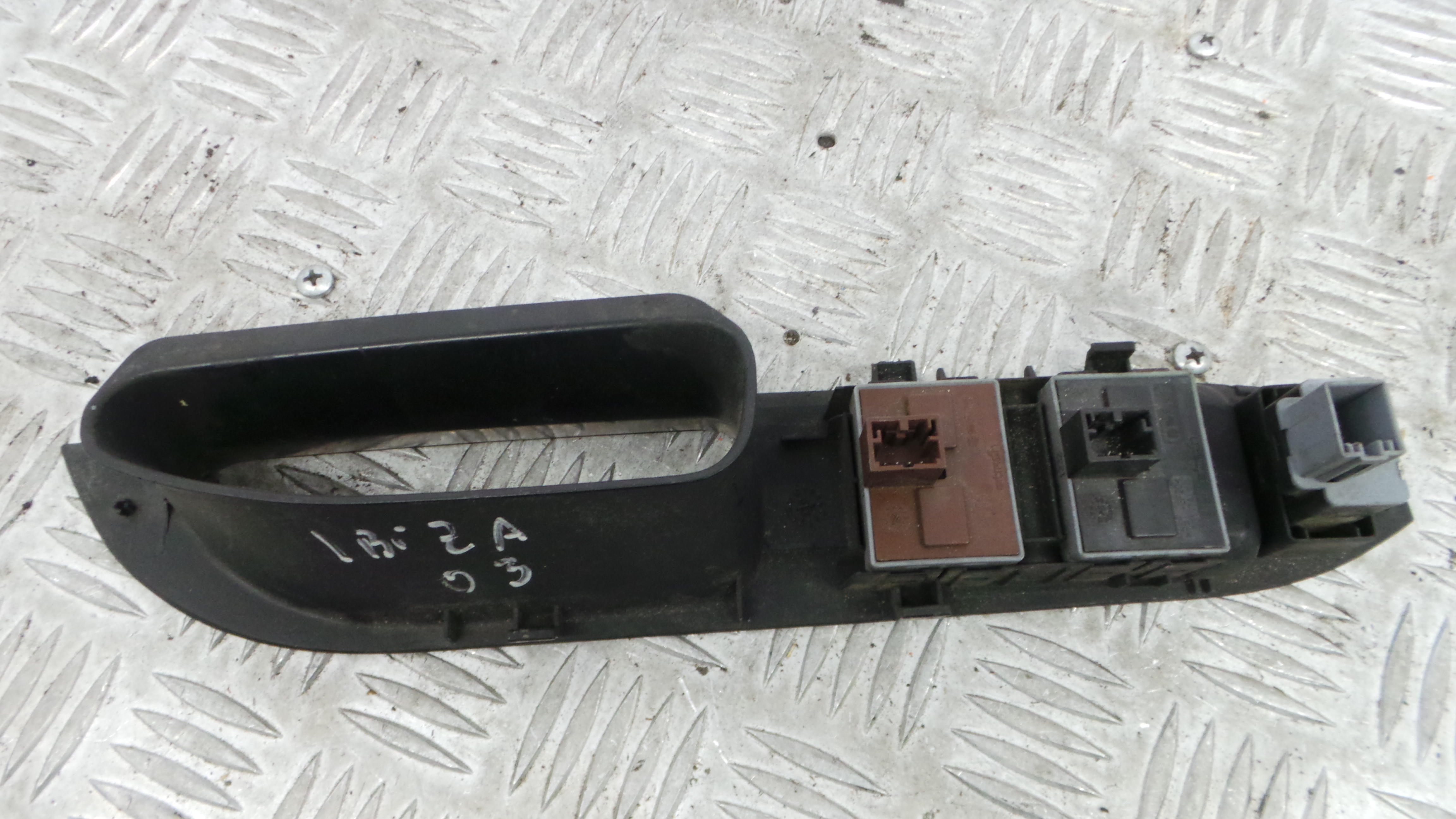 Interruptor / Comando Elevador Vidro Frente Esq  6L1867171C - SEAT IBIZA III (6L1), IBIZA Mk III (6L-36413828