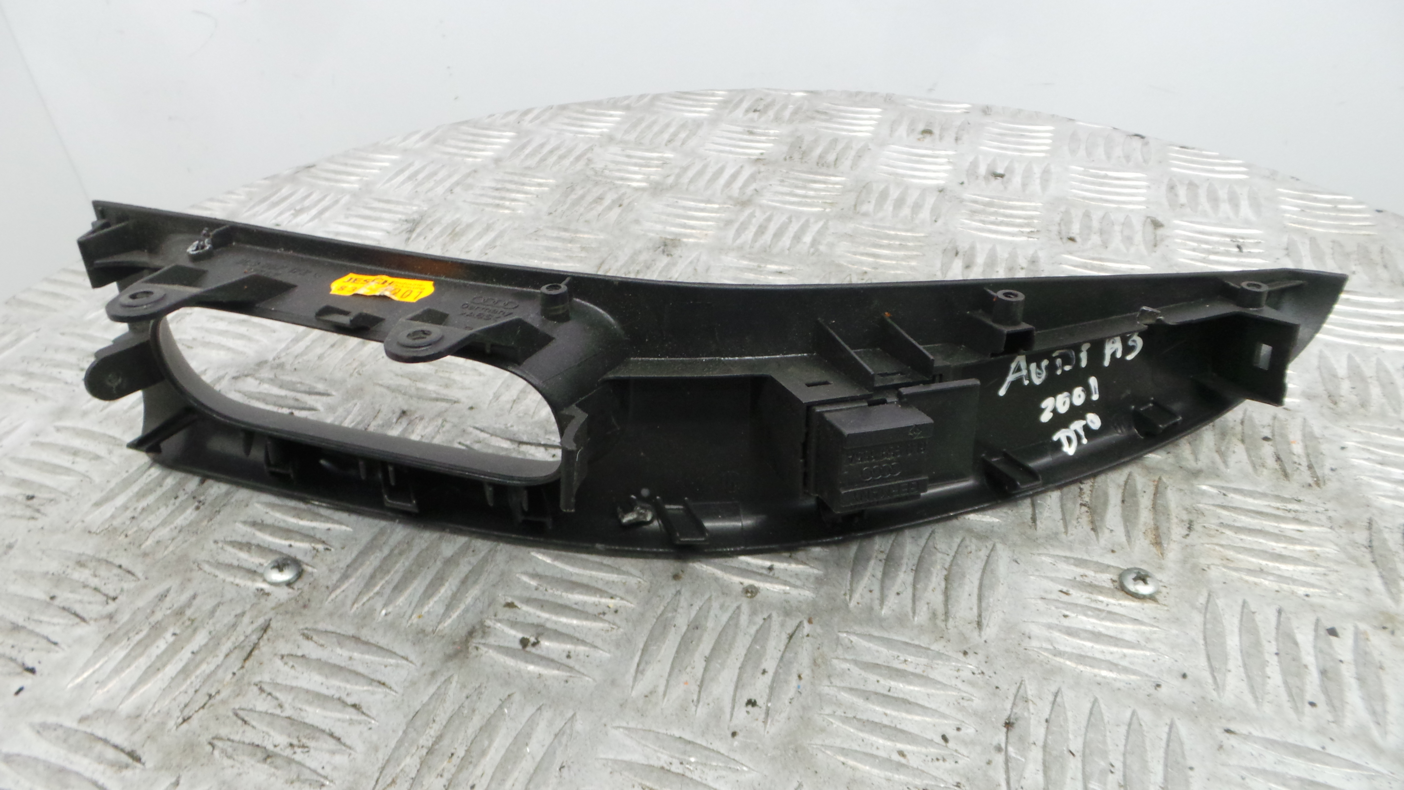 Interruptor / Comando Elevador Vidro Frente Dto 8L3867172G - AUDI A3 (8L1)-36413835