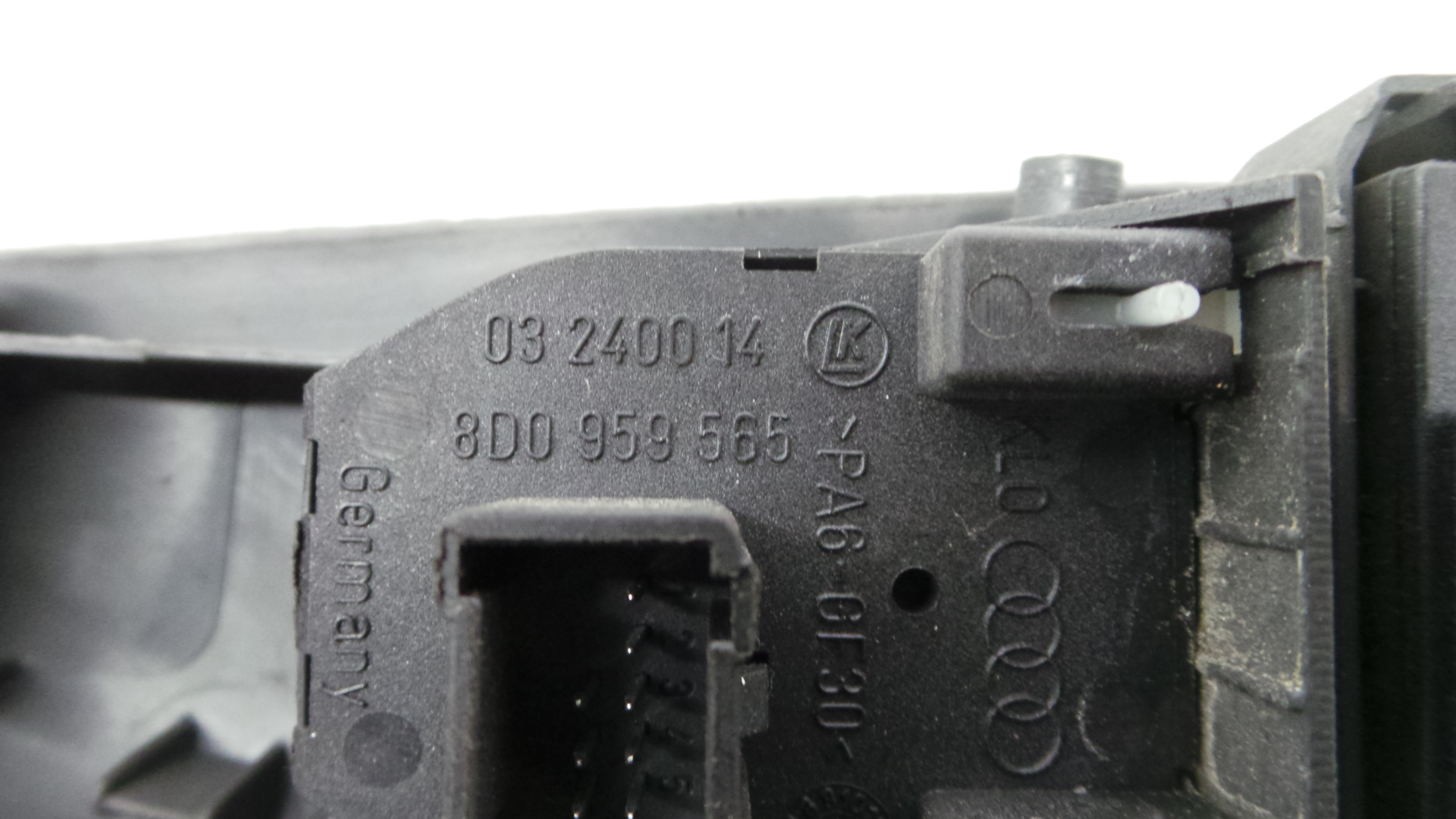 Interruptor / Comando Elevador Vidro Frente Esq  8L3867171 - AUDI A3 (8L1)-36413858