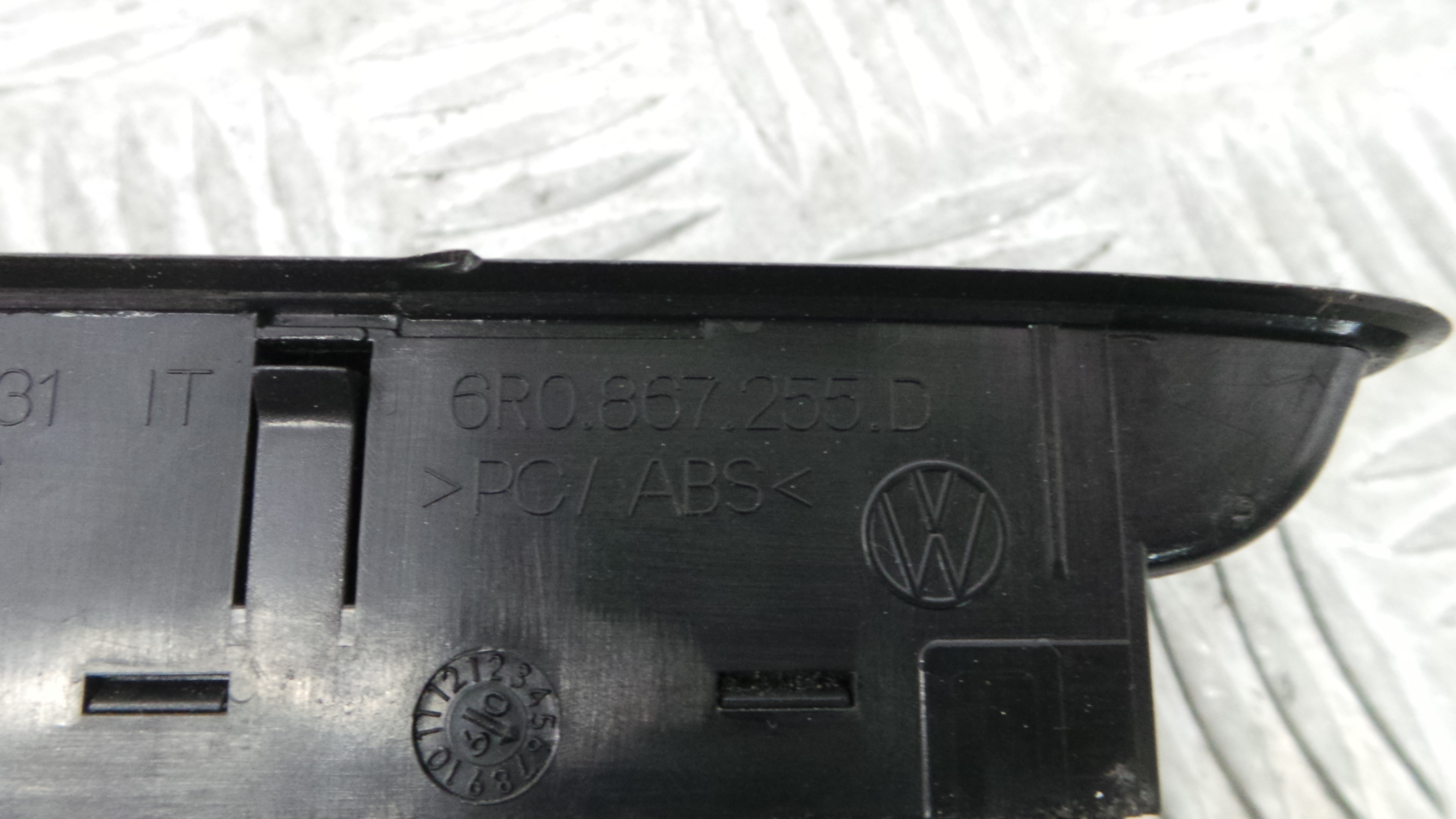 Interruptor / Comando Elevador Vidro Frente Esq  6R0867255D - VW POLO V (6R1, 6C1)-36414065
