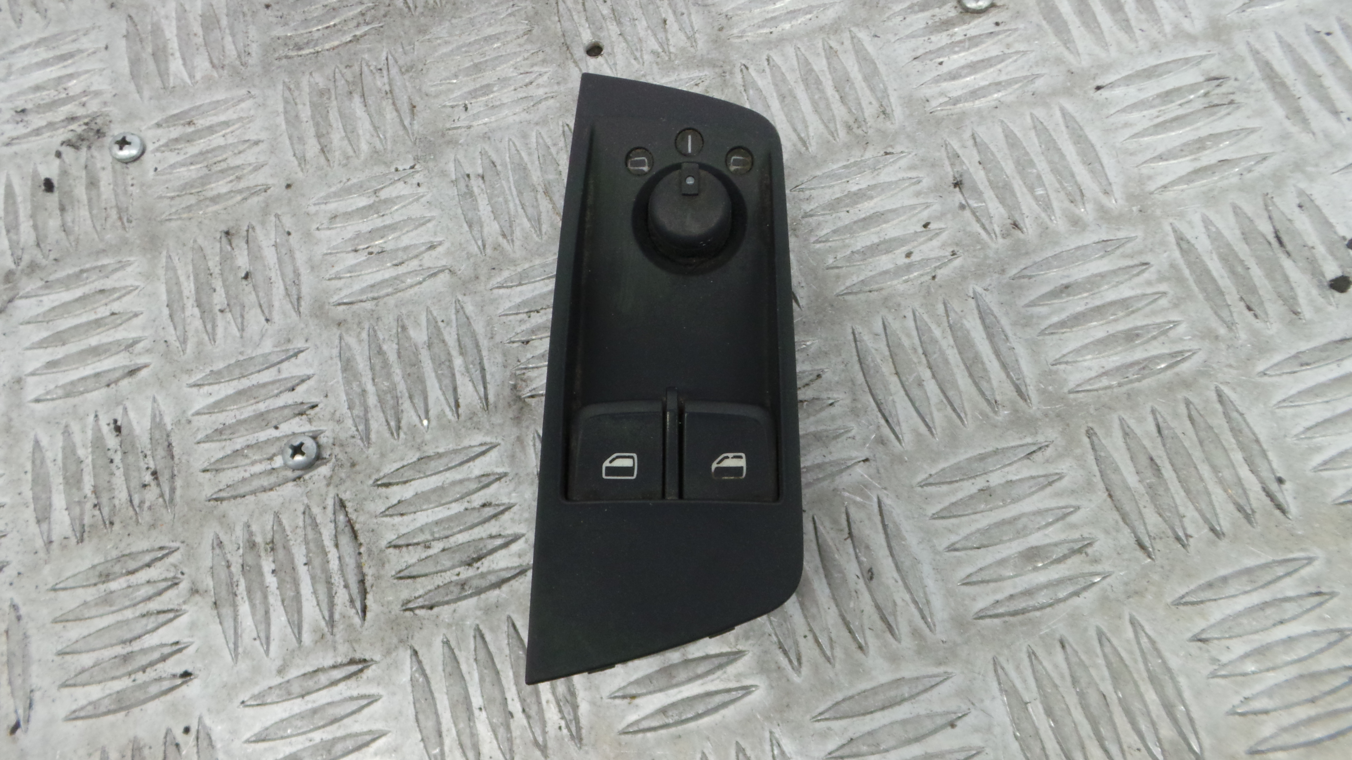 Interruptor / Comando Elevador Vidro Frente Esq  8X1959521A - AUDI A1 (8X1, 8XK)-36414133